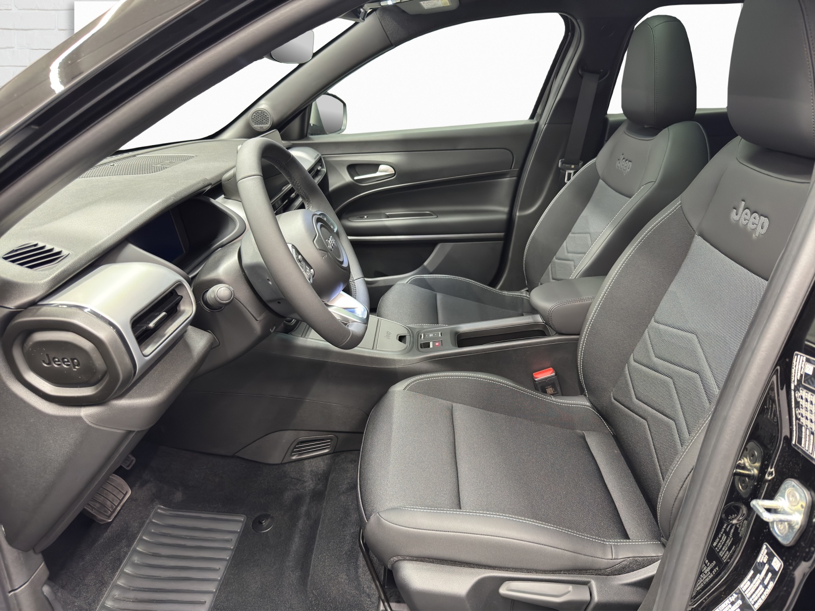 JEEP Avenger 1.2 MHEV Black Edition & Sky-image-6