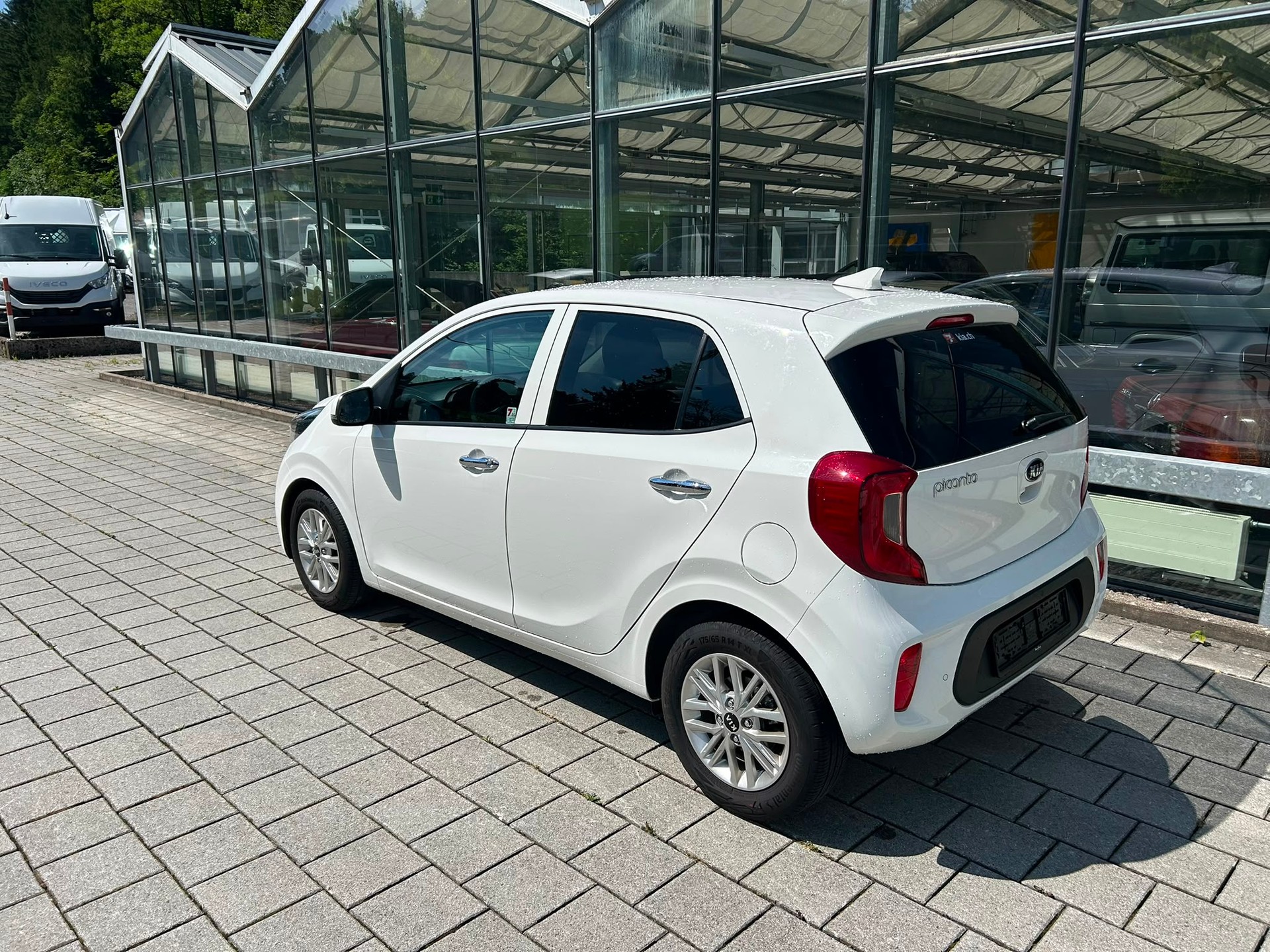 KIA Picanto 1.0 CVVT First Edition AMT-showroom-element-3