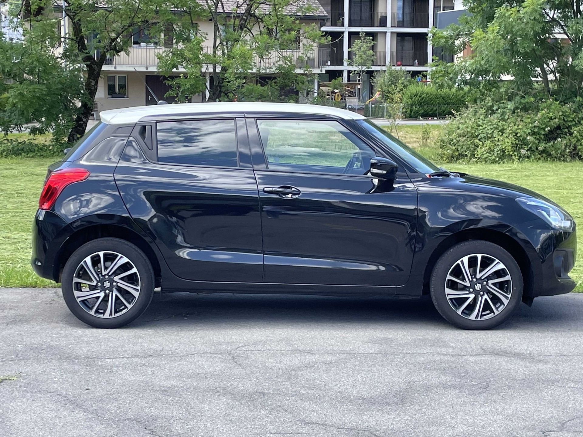 SUZUKI Swift 1.2 Compact Top Hybrid 4x4-image-6