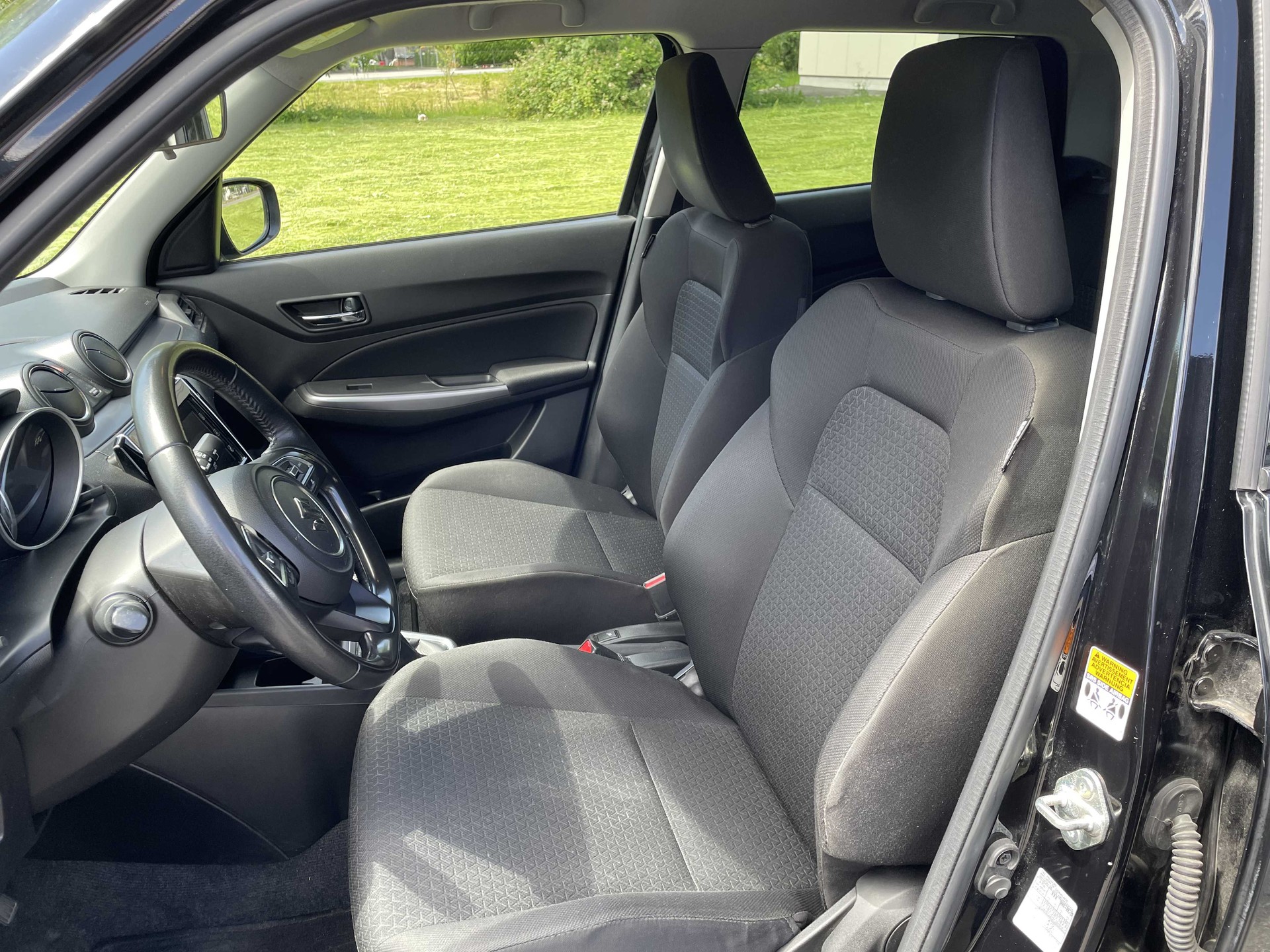 SUZUKI Swift 1.2 Compact Top Hybrid 4x4-image-9