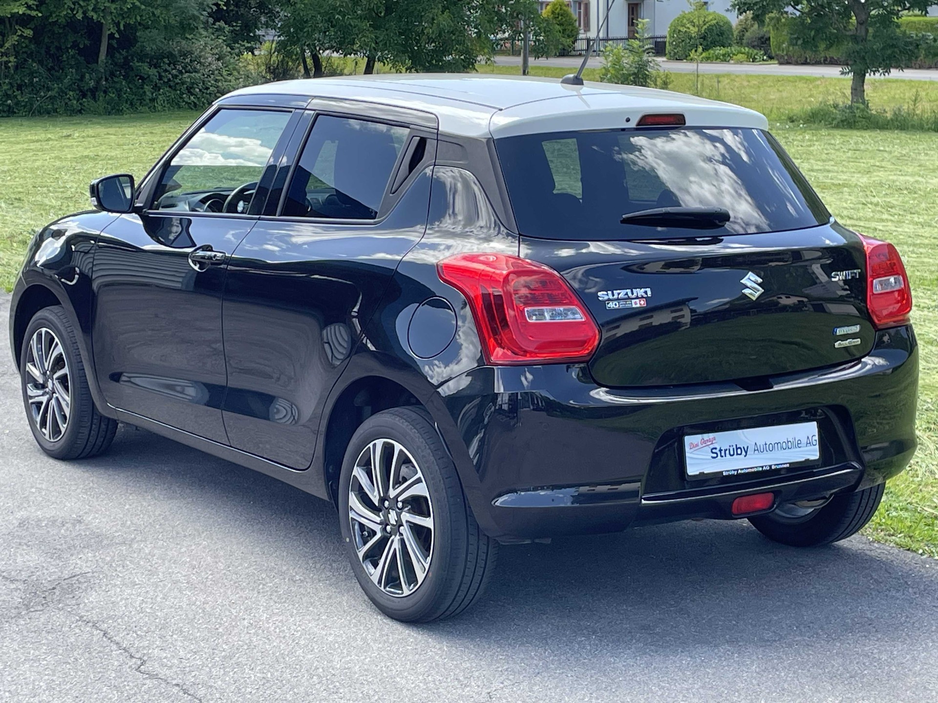 SUZUKI Swift 1.2 Compact Top Hybrid 4x4-image-3