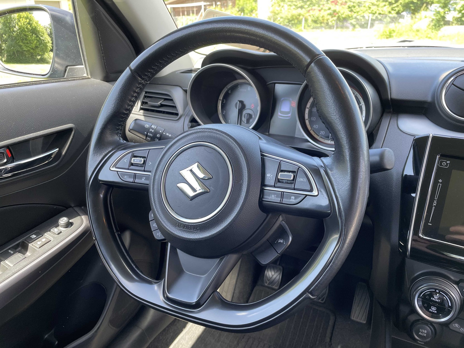 SUZUKI Swift 1.2 Compact Top Hybrid 4x4-image-11
