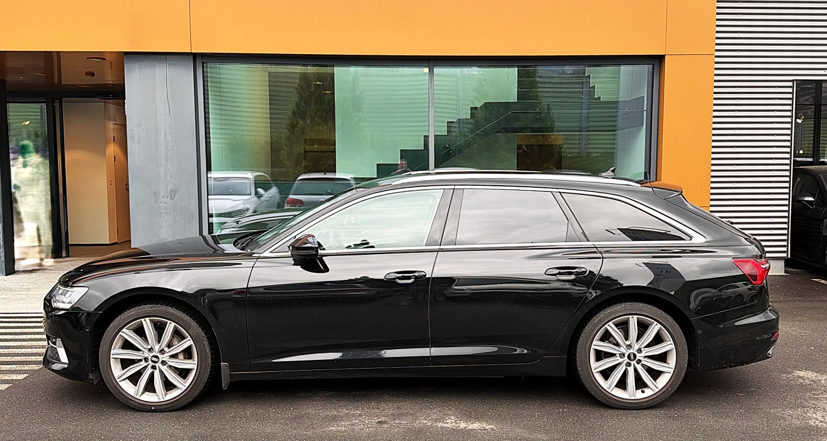 AUDI A6 Avant 2.0 40 TDI Sport Quattro S-Tronic / Standheizung + AHK-image-1
