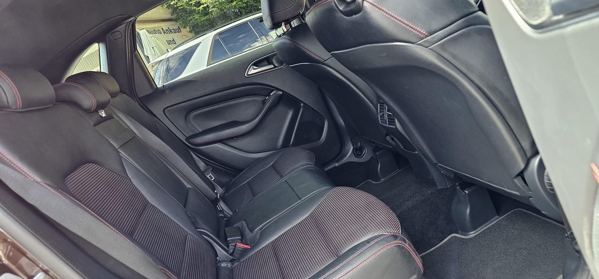 MERCEDES-BENZ B 220 Style 4Matic 7G-DCT-image-9