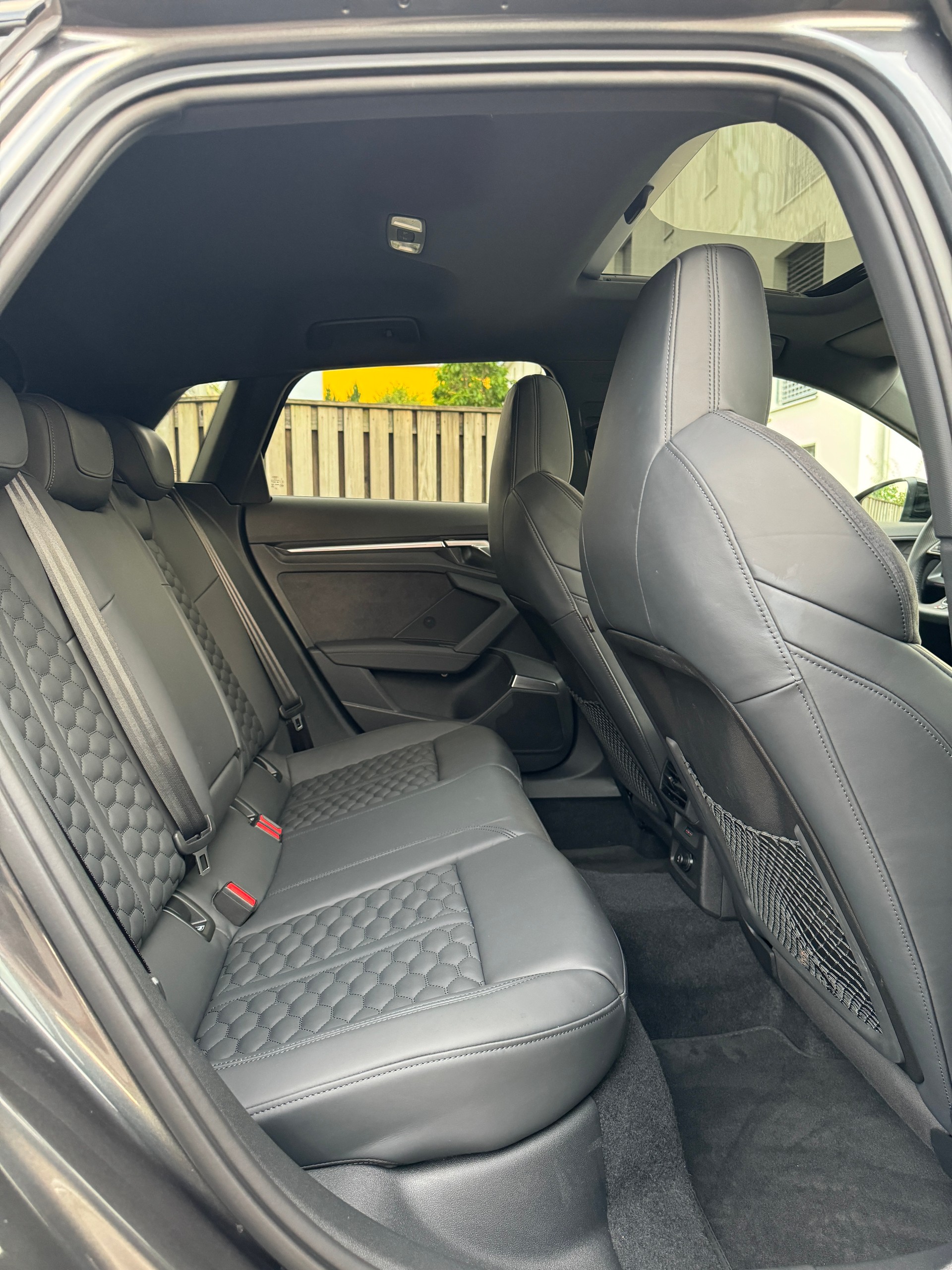 AUDI RS3 SPORTBACK 2.5 TSI QUATTRO S-TRONIC*HJS DOWNPIPES*5 JAHRE/1'00000 KM HERSTELLERGARANTIE*-image-29