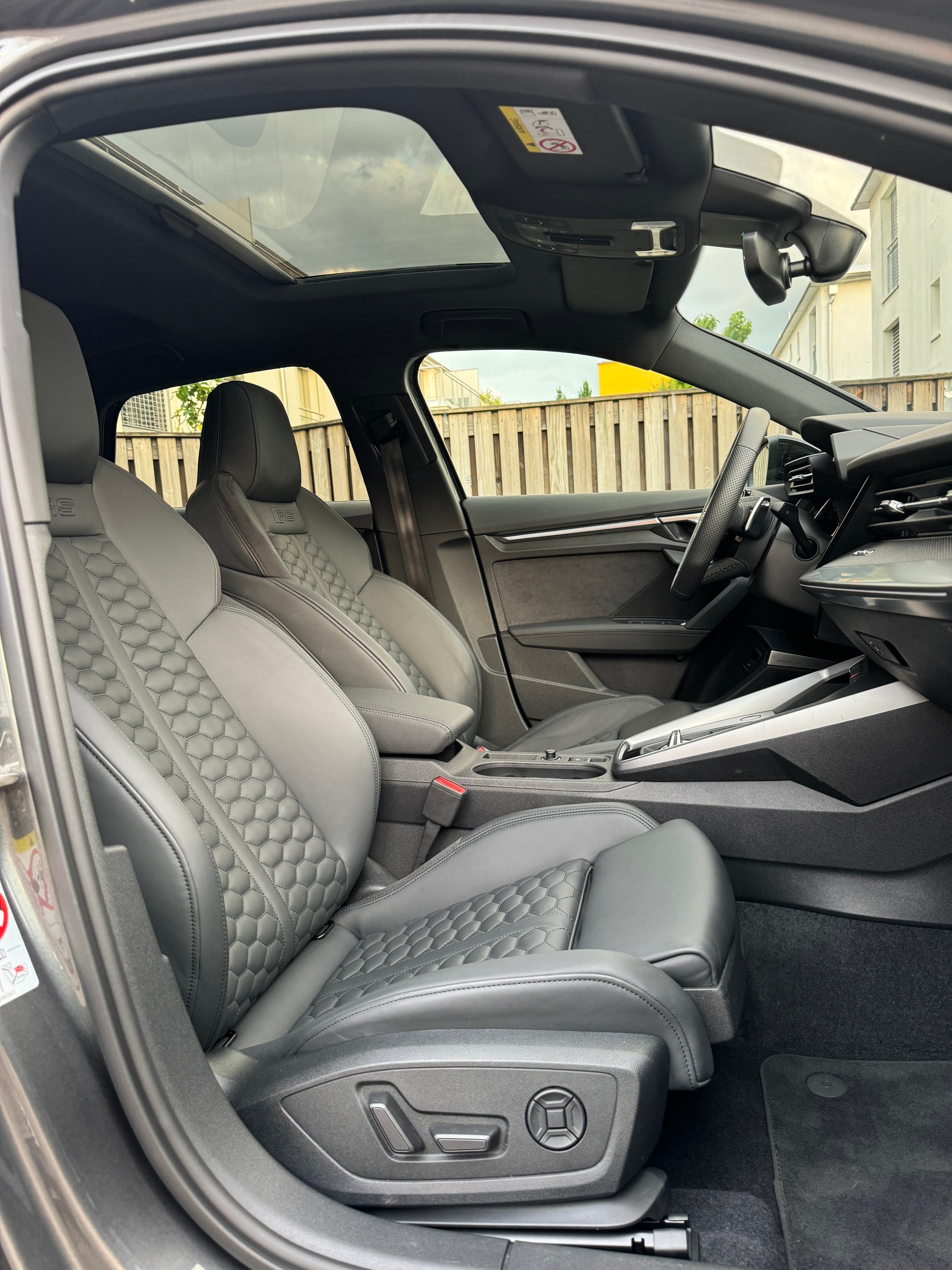 AUDI RS3 SPORTBACK 2.5 TSI QUATTRO S-TRONIC*HJS DOWNPIPES*5 JAHRE/1'00000 KM HERSTELLERGARANTIE*-image-17