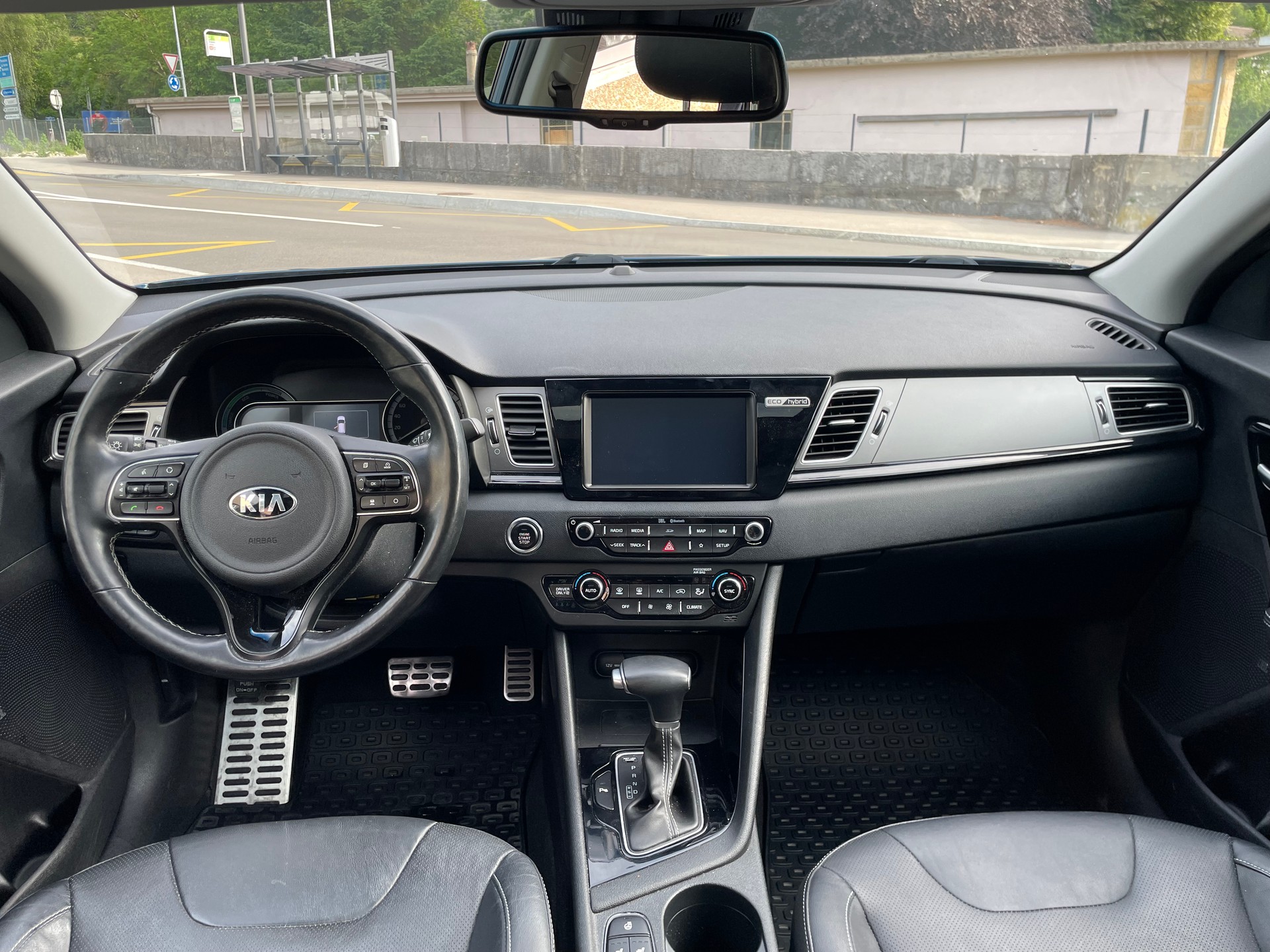 KIA Niro 1.6GDi Hybrid Style DCT-image-9