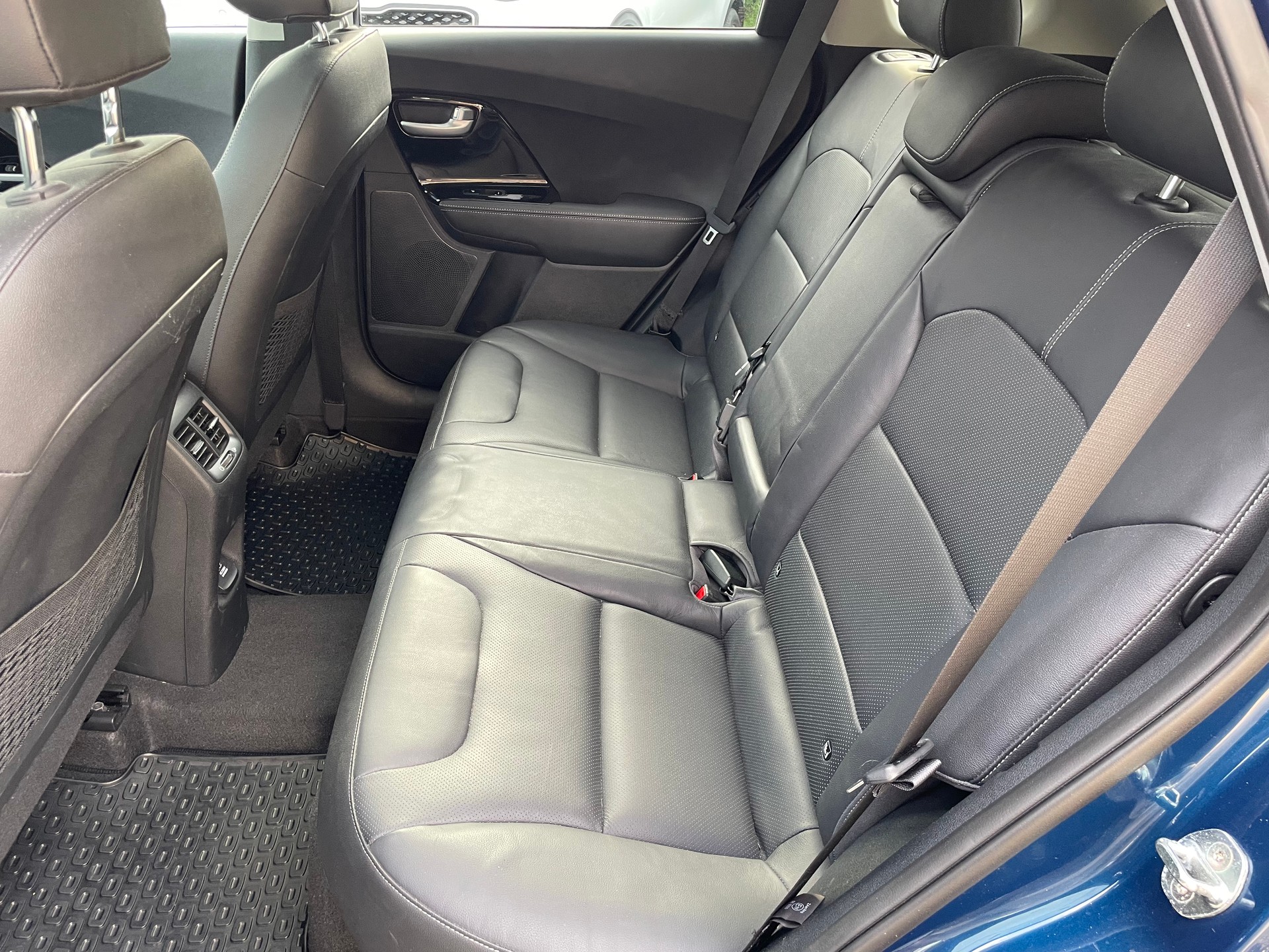 KIA Niro 1.6GDi Hybrid Style DCT-image-11