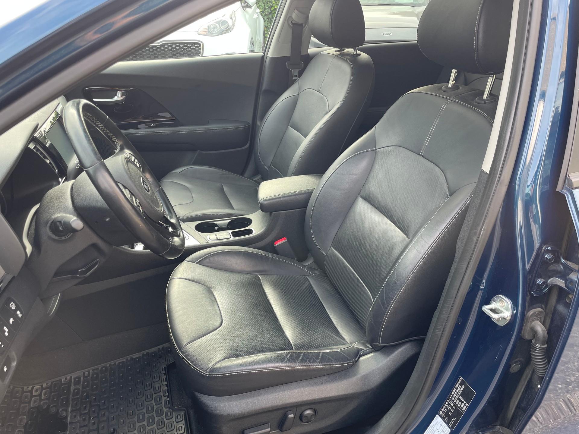 KIA Niro 1.6GDi Hybrid Style DCT-image-10