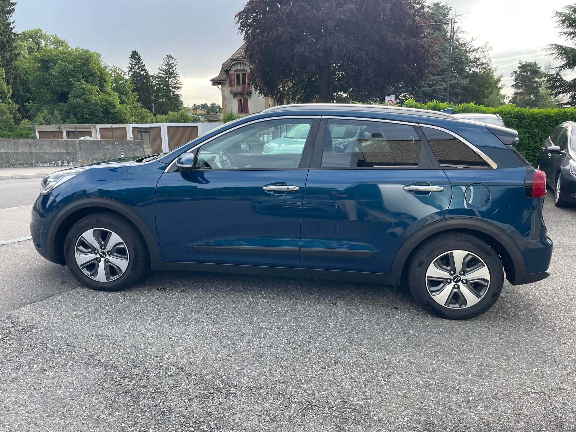 KIA Niro 1.6GDi Hybrid Style DCT-image-5