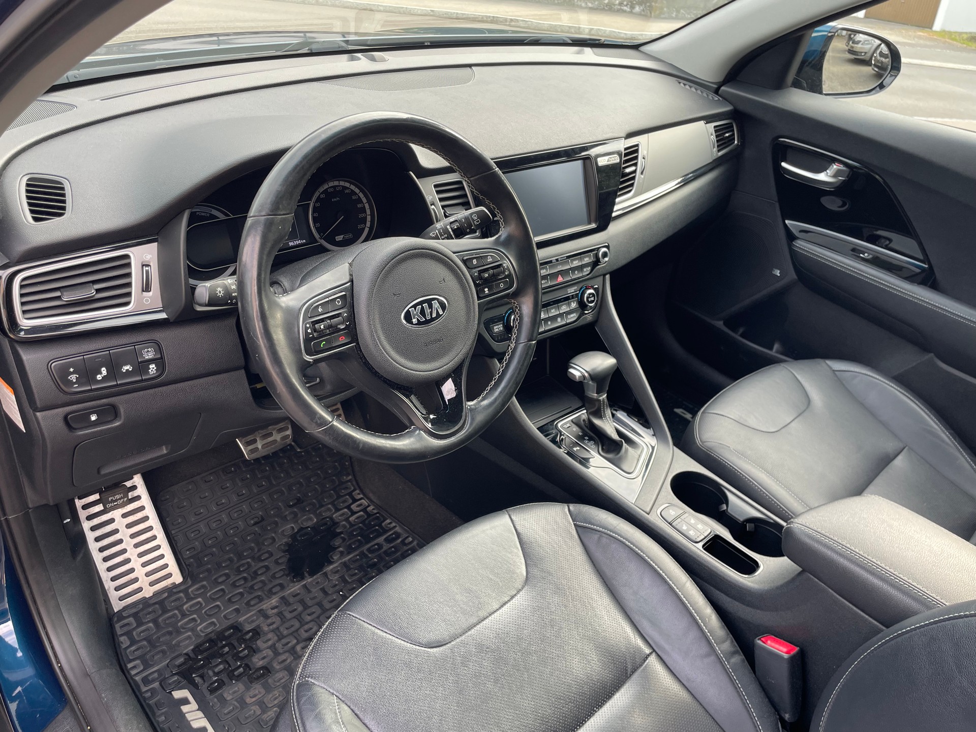KIA Niro 1.6GDi Hybrid Style DCT-image-8