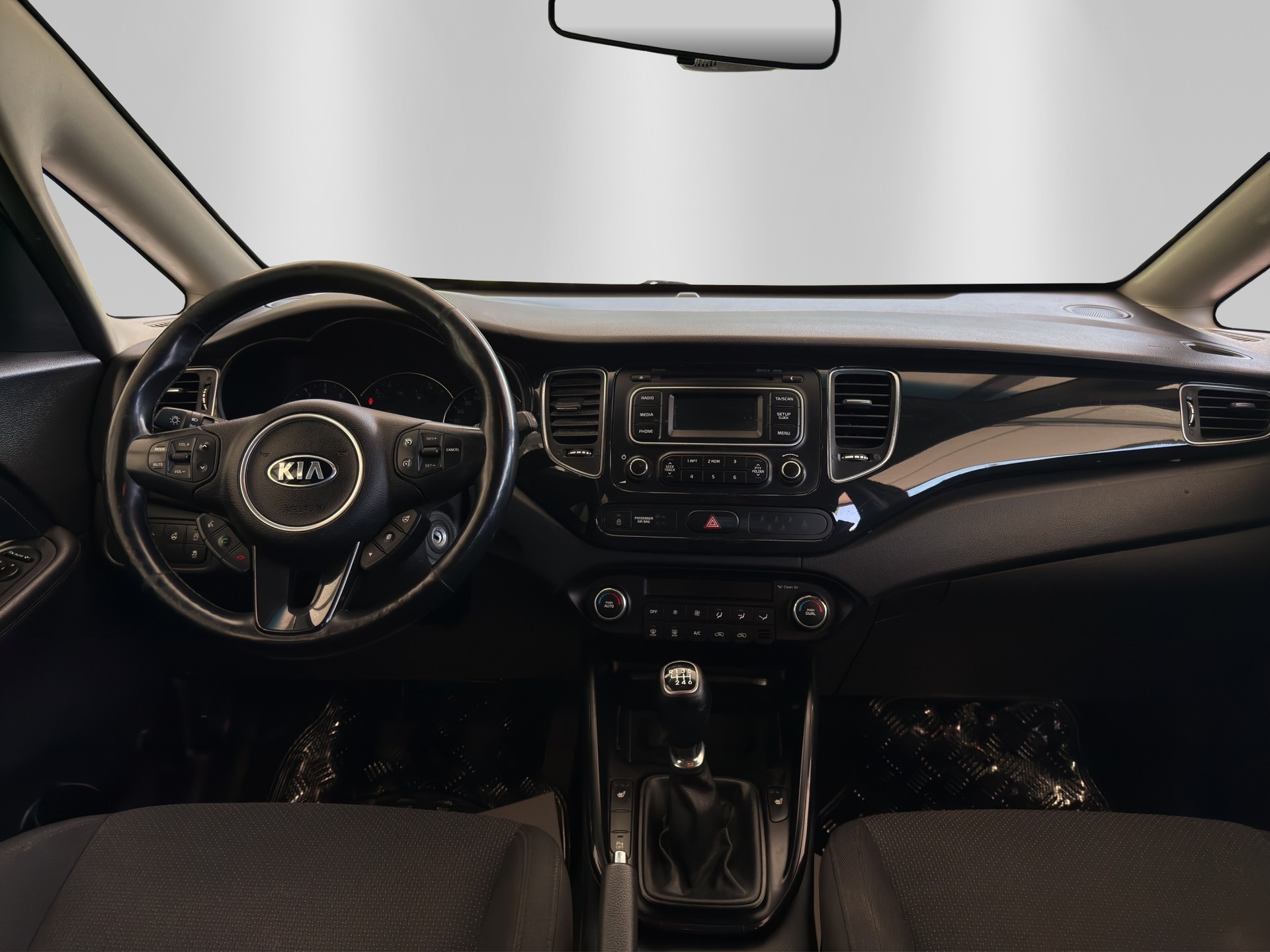 KIA Carens 2.0 GDI Style-image-9
