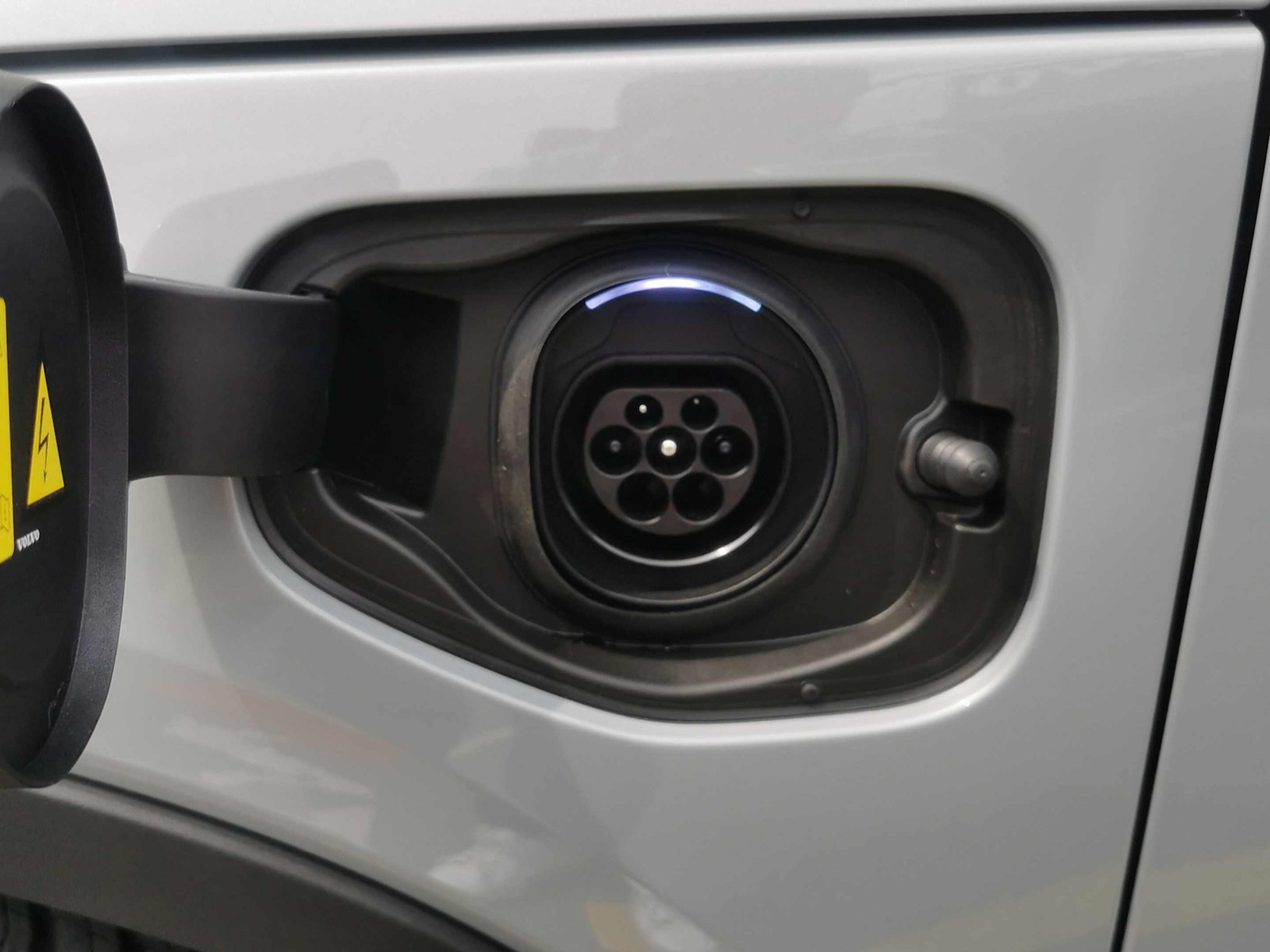 VOLVO XC40 1.5 T4 PiH Plus Dark-image-13