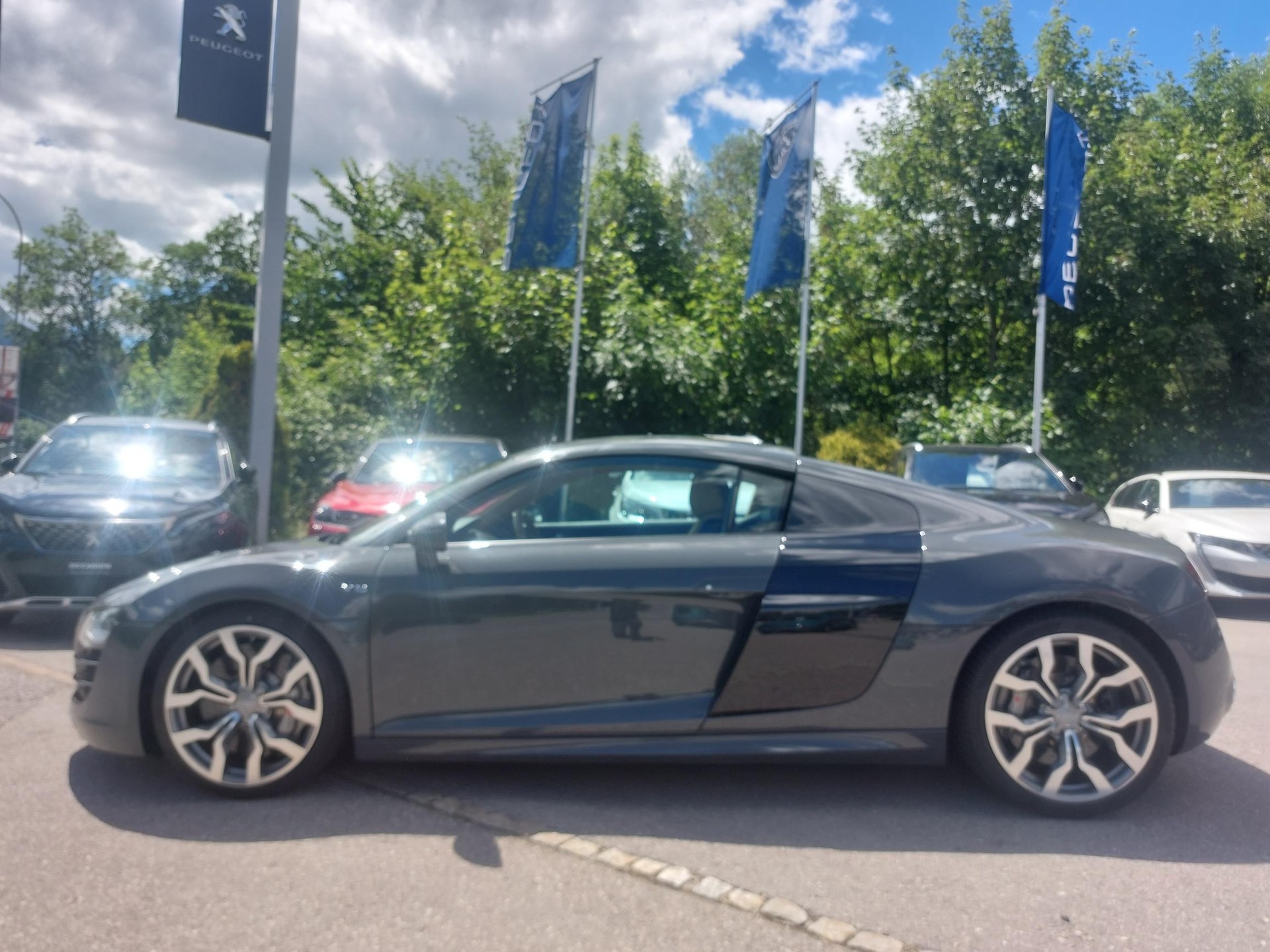 AUDI R8 Coupé 5.2 R-Tronic-image-0
