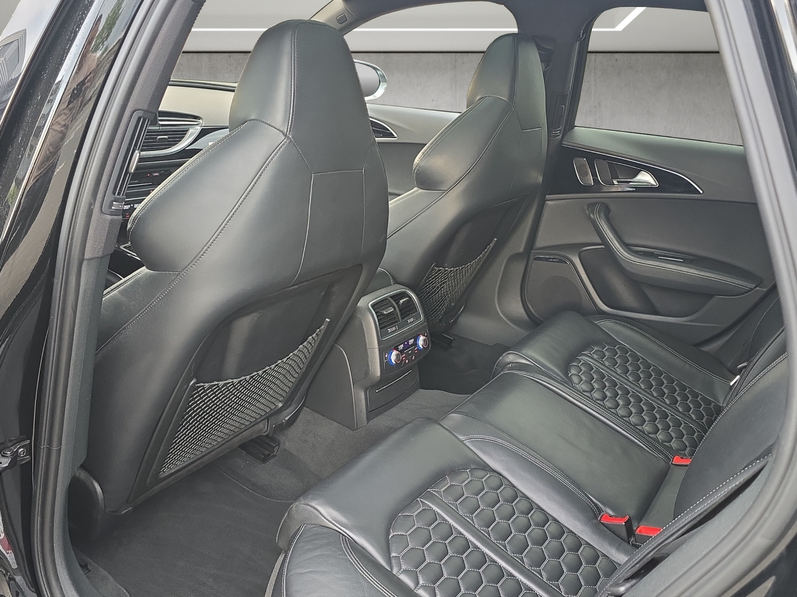 AUDI RS6 Avant 4.0 TFSI V8 quattro Tiptronic-image-11