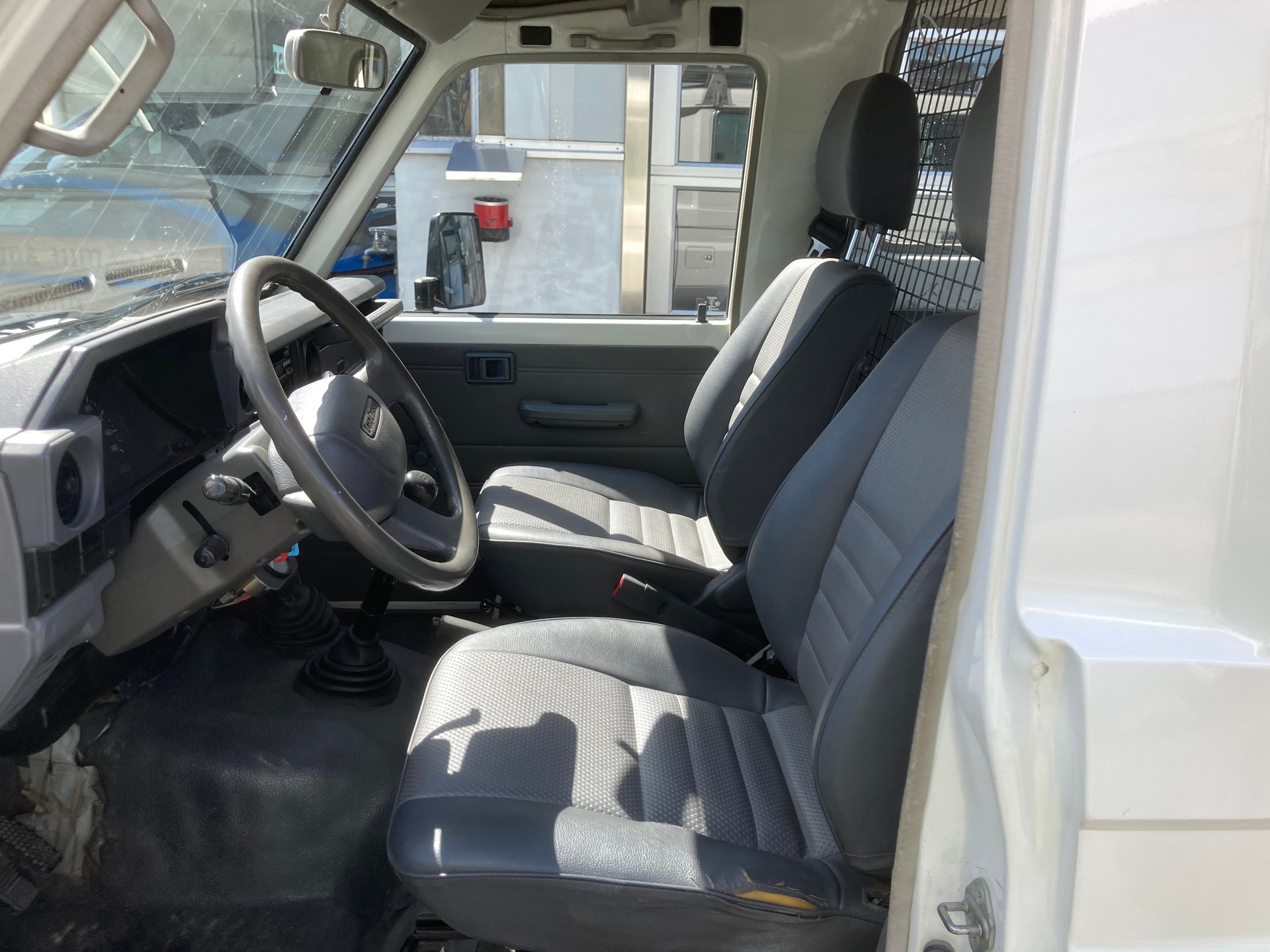TOYOTA Land Cruiser 400 Hdt Long 4.2D-image-4