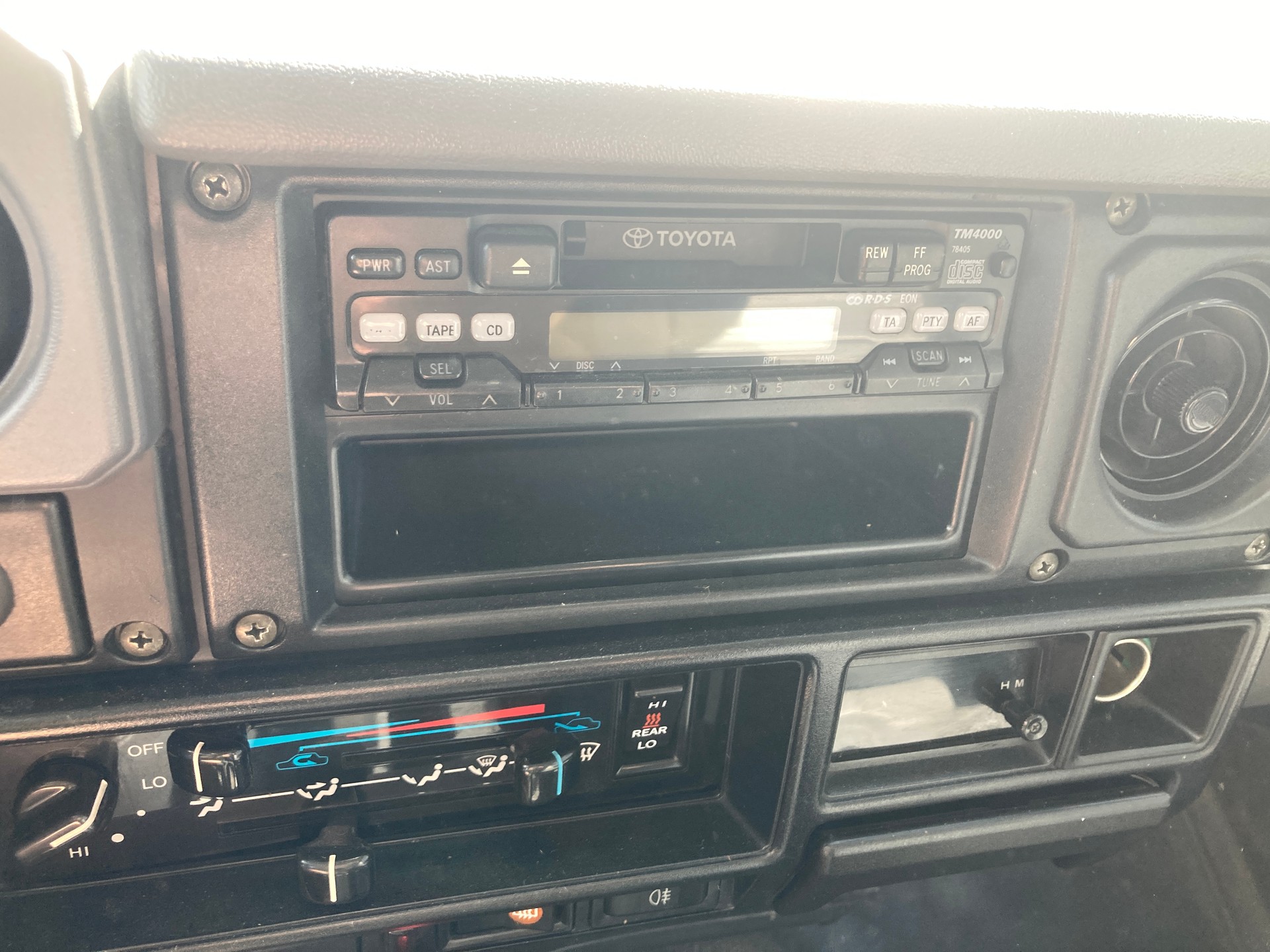 TOYOTA Land Cruiser 400 Hdt Long 4.2D-image-6