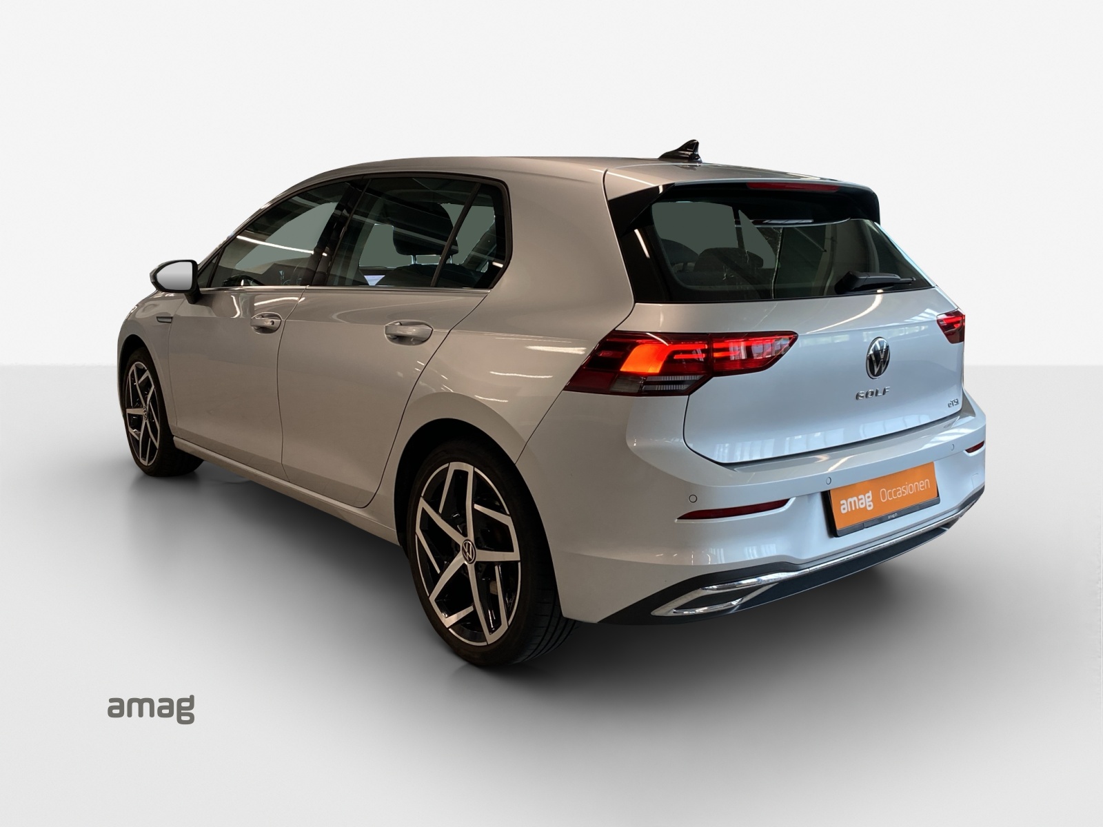 VW Golf 1.5 eTSI mHEV ACT Style DSG-image-2