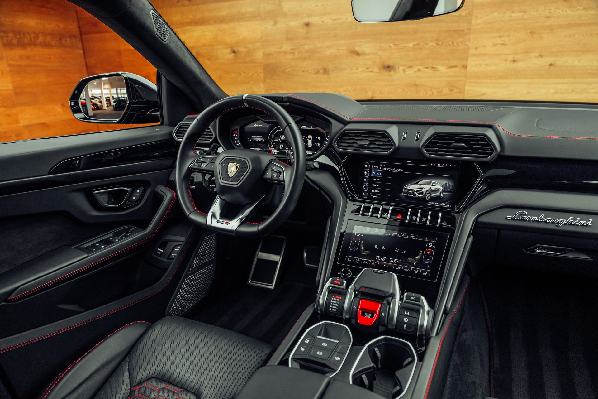 LAMBORGHINI Urus E-Gear Nero Helene-image-19