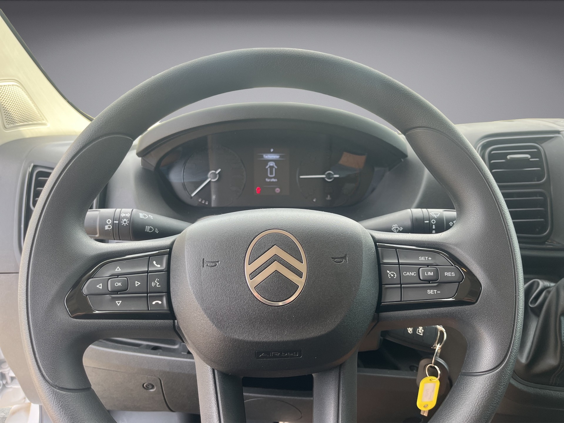 CITROEN new Jumper 2.2 BlueHDI 140 PS L2H2 Automatic-image-10