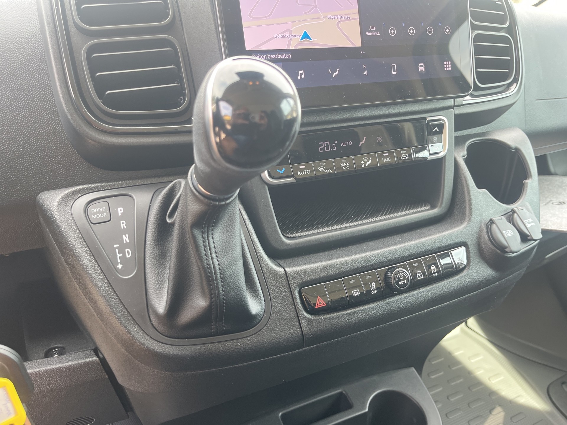 CITROEN new Jumper 2.2 BlueHDI 140 PS L2H2 Automatic-image-12