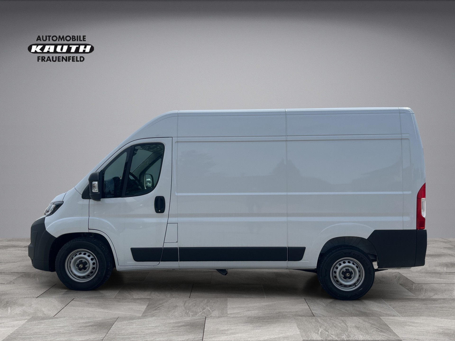 CITROEN new Jumper 2.2 BlueHDI 140 PS L2H2 Automatic-image-1