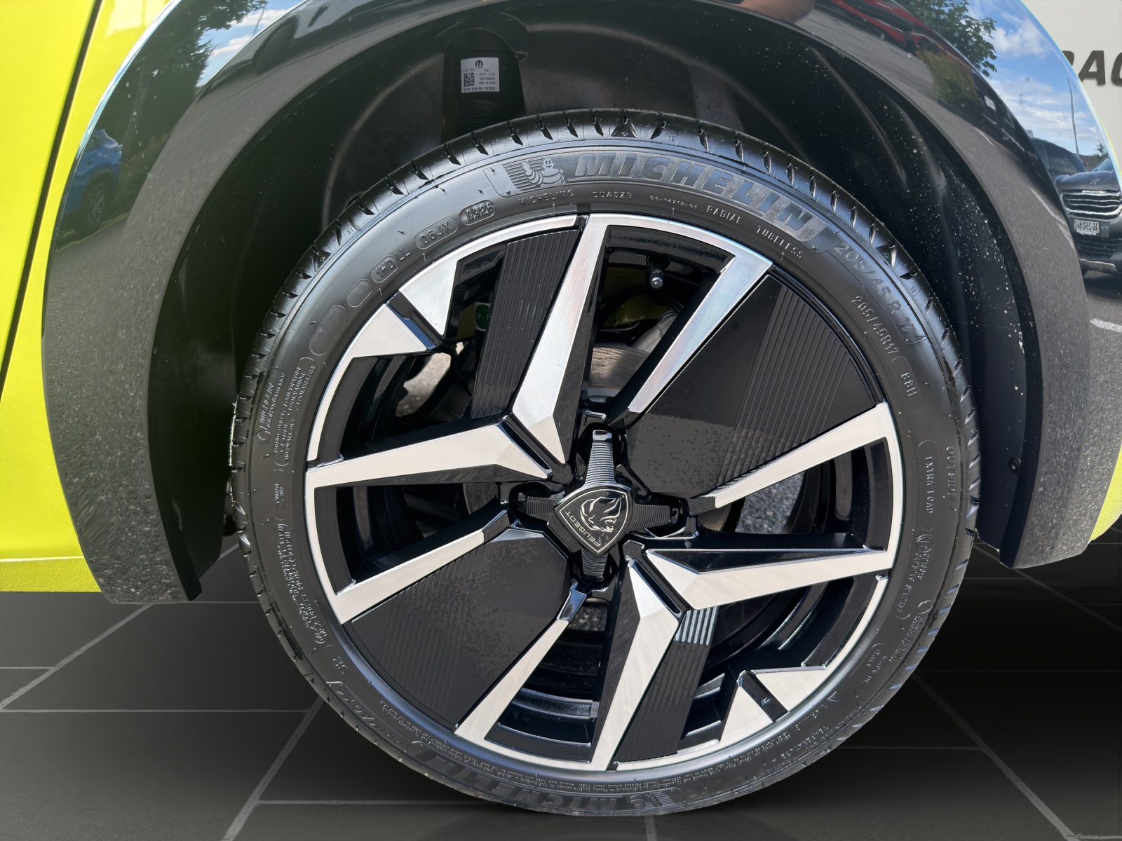 PEUGEOT 208 NEW 1.2 MHEV 145 GT-image-9