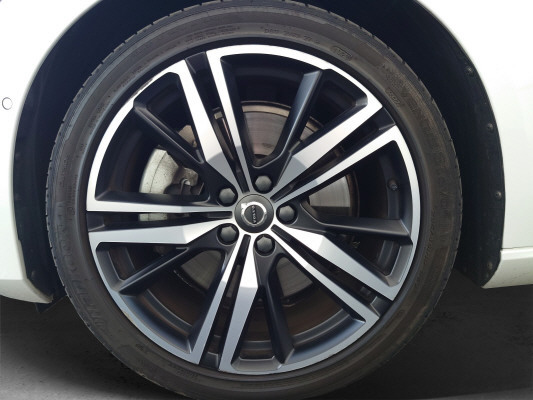 VOLVO V60 T8 eAWD R-Design-image-11