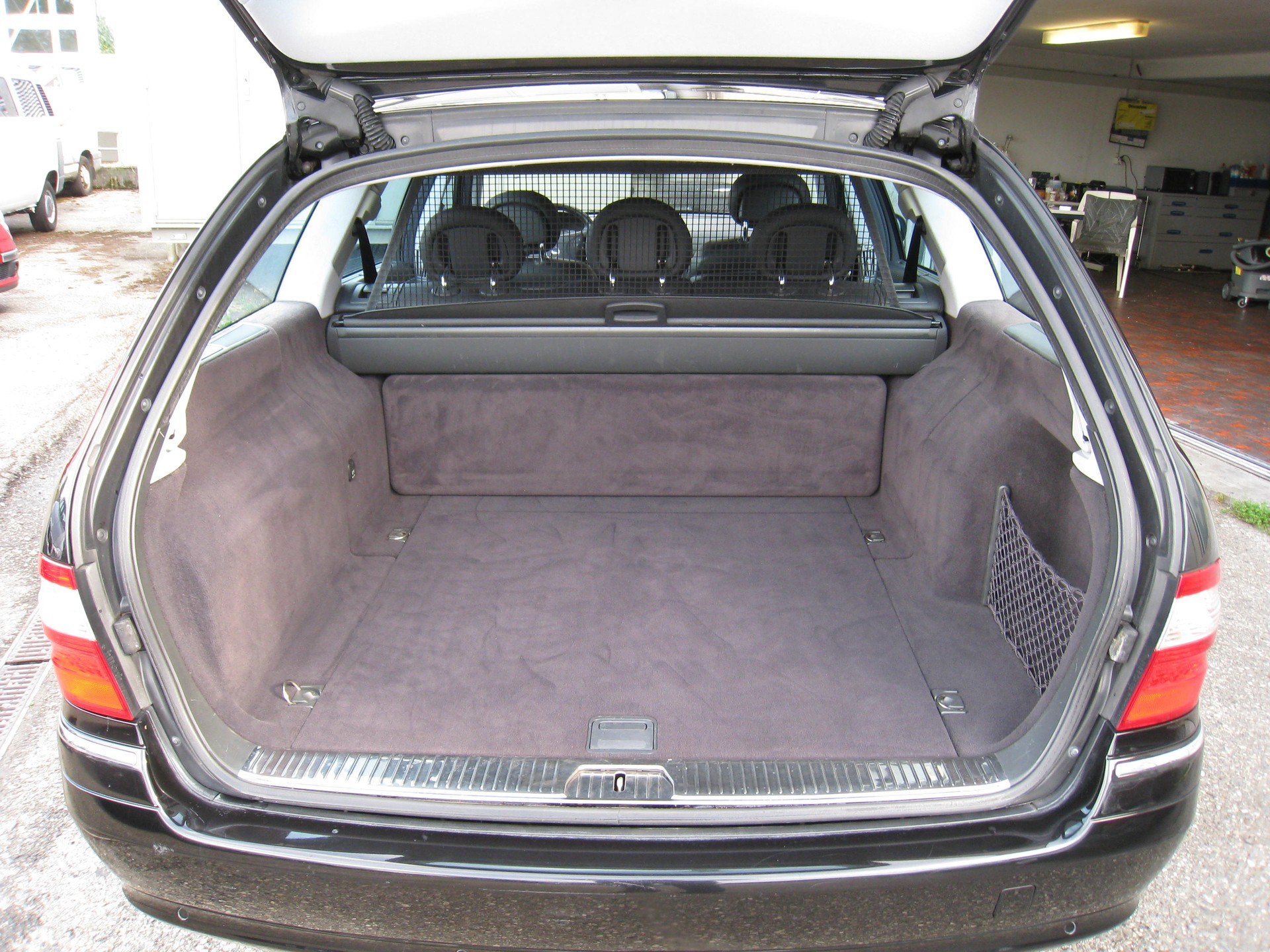 MERCEDES-BENZ E 320 Avantgarde 4Matic Automatic-image-10