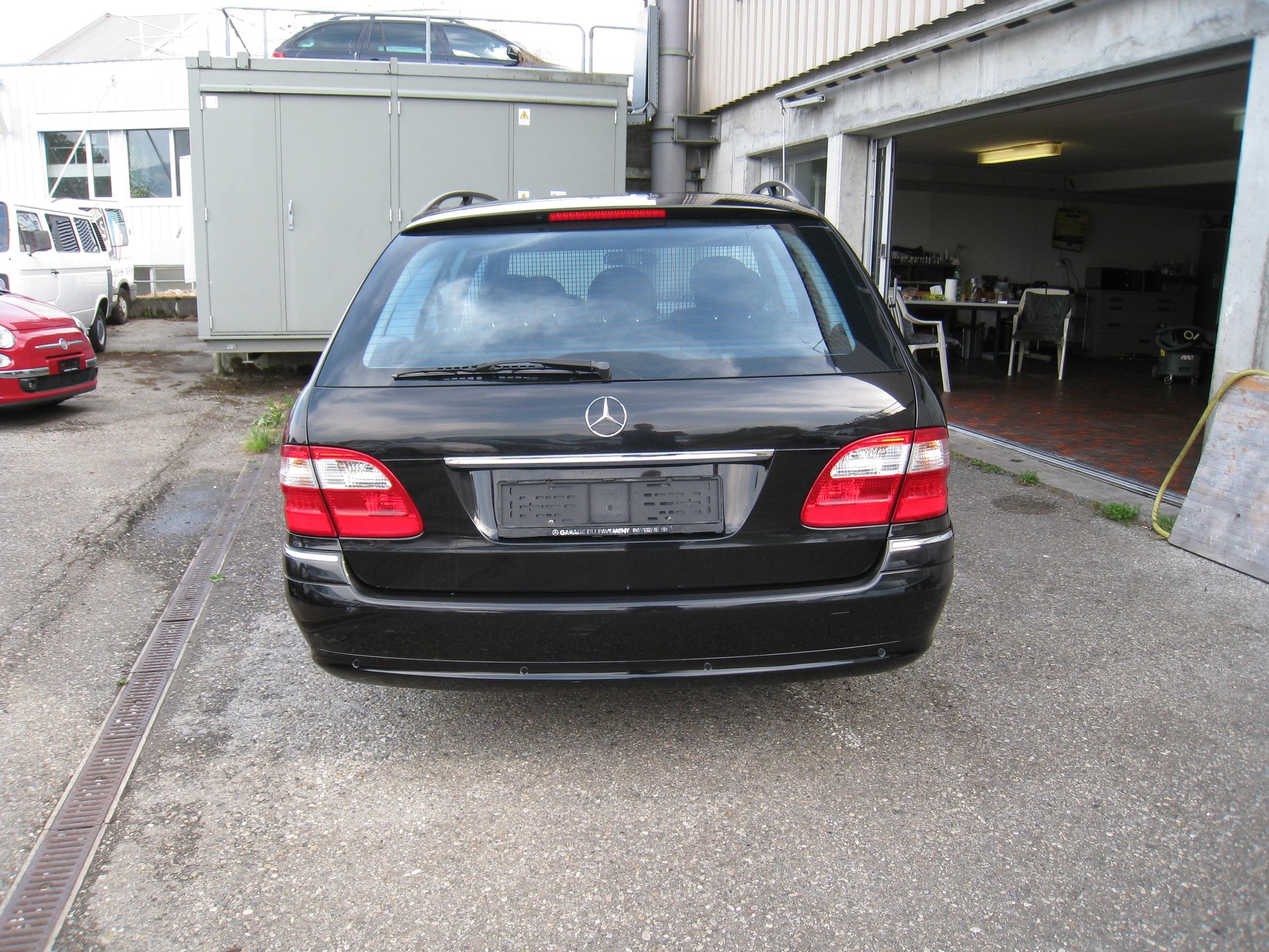 MERCEDES-BENZ E 320 Avantgarde 4Matic Automatic-image-3