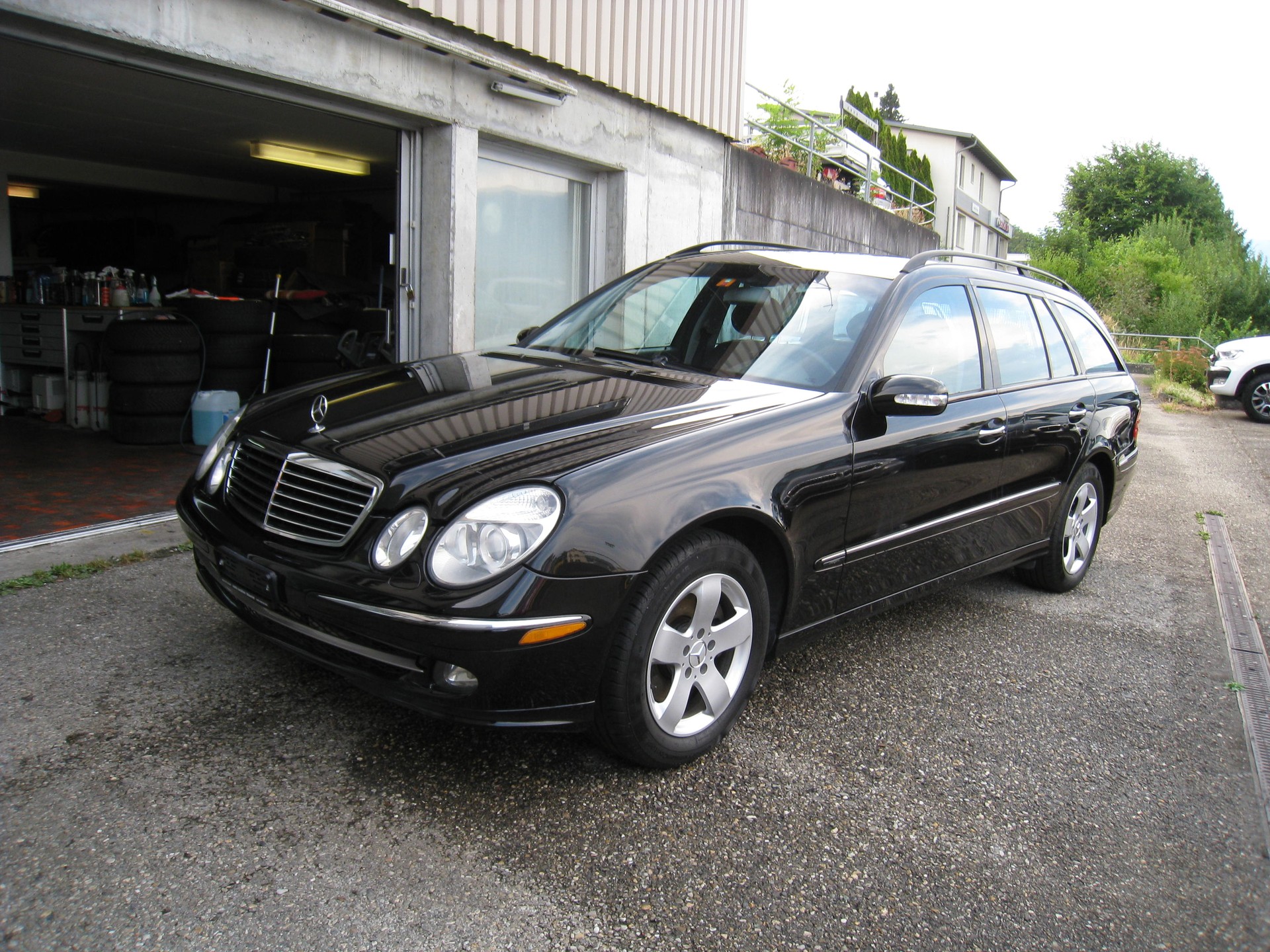 MERCEDES-BENZ E 320 Avantgarde 4Matic Automatic-image-0
