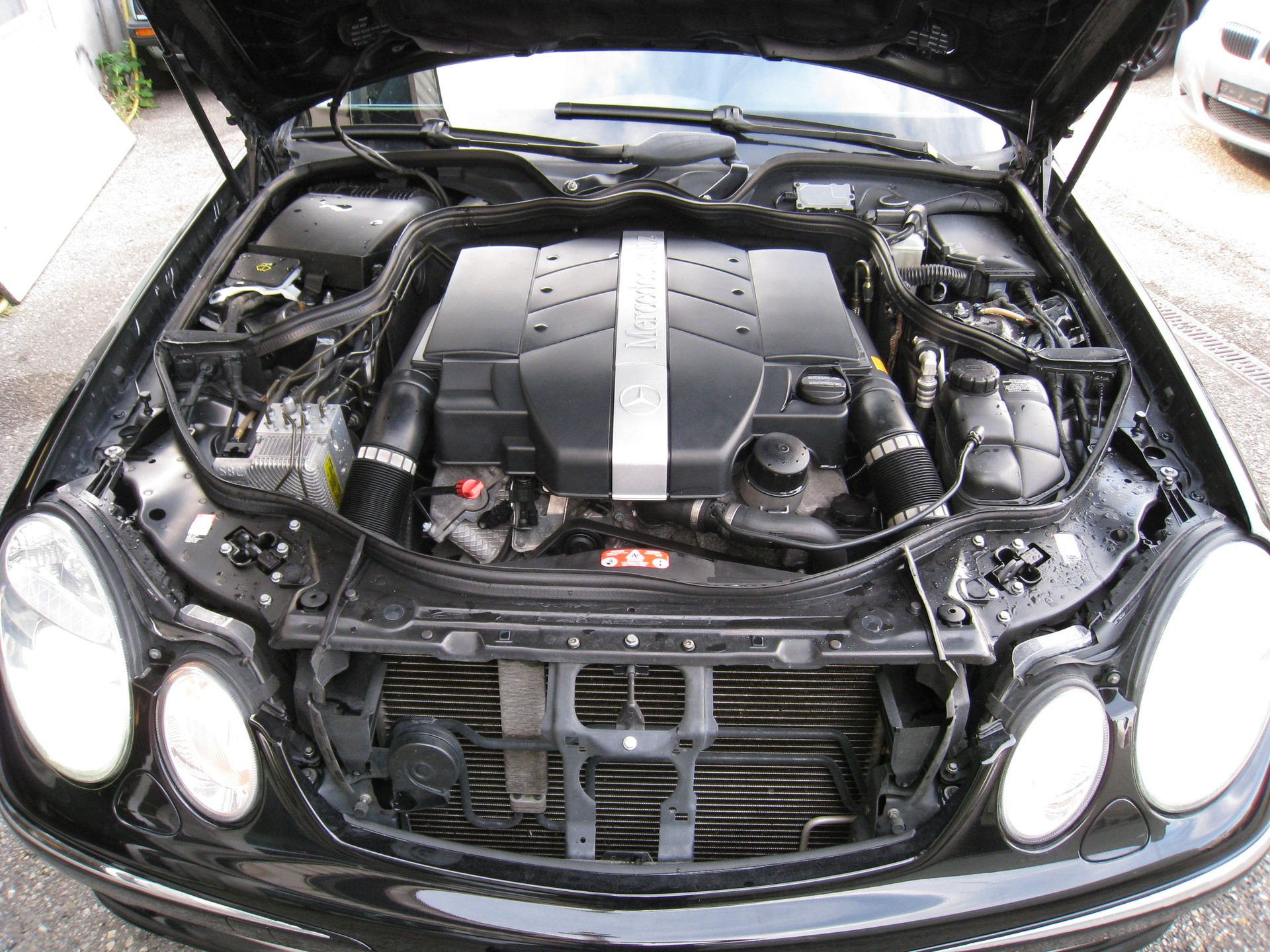 MERCEDES-BENZ E 320 Avantgarde 4Matic Automatic-image-11