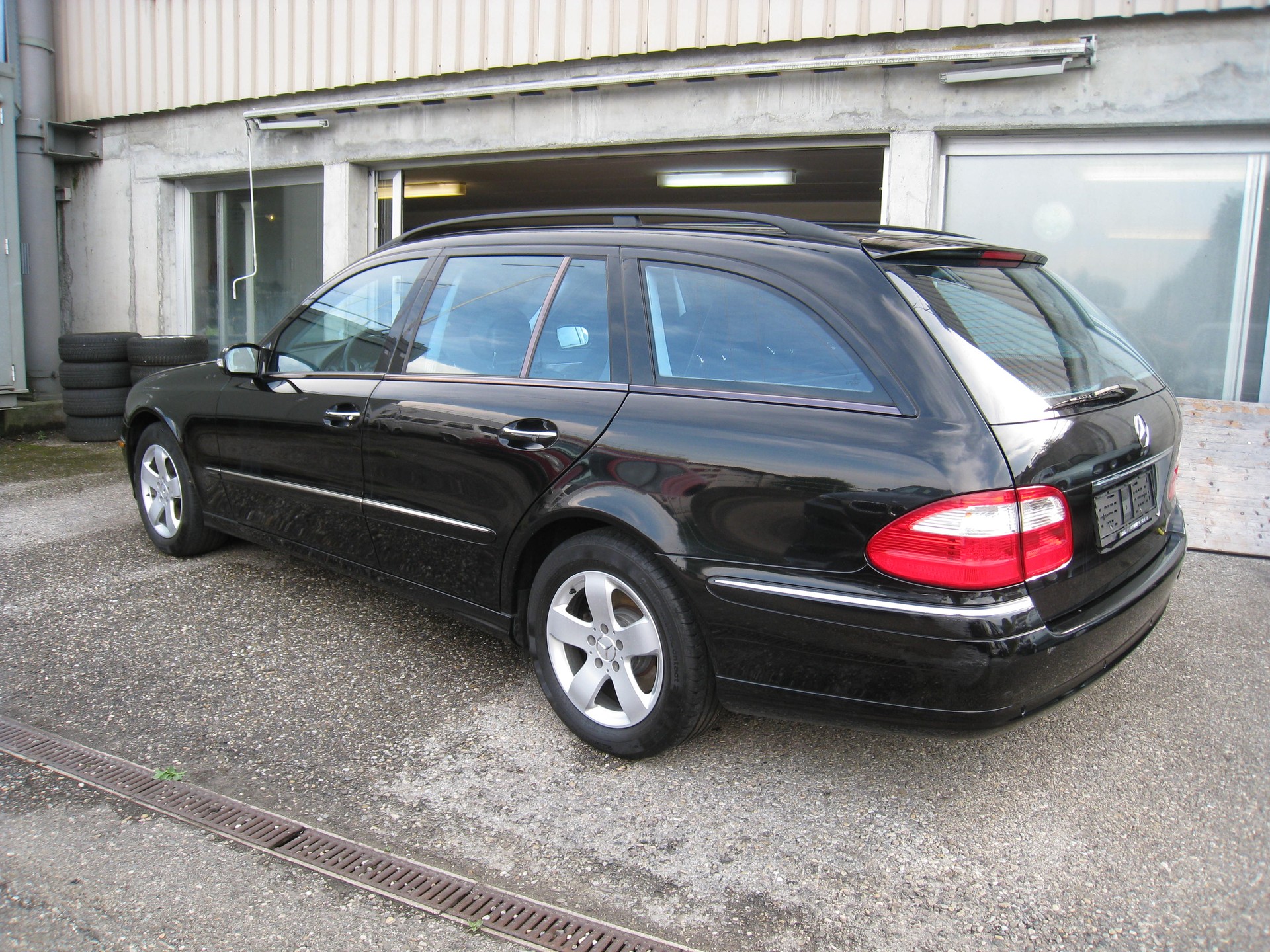 MERCEDES-BENZ E 320 Avantgarde 4Matic Automatic-image-2