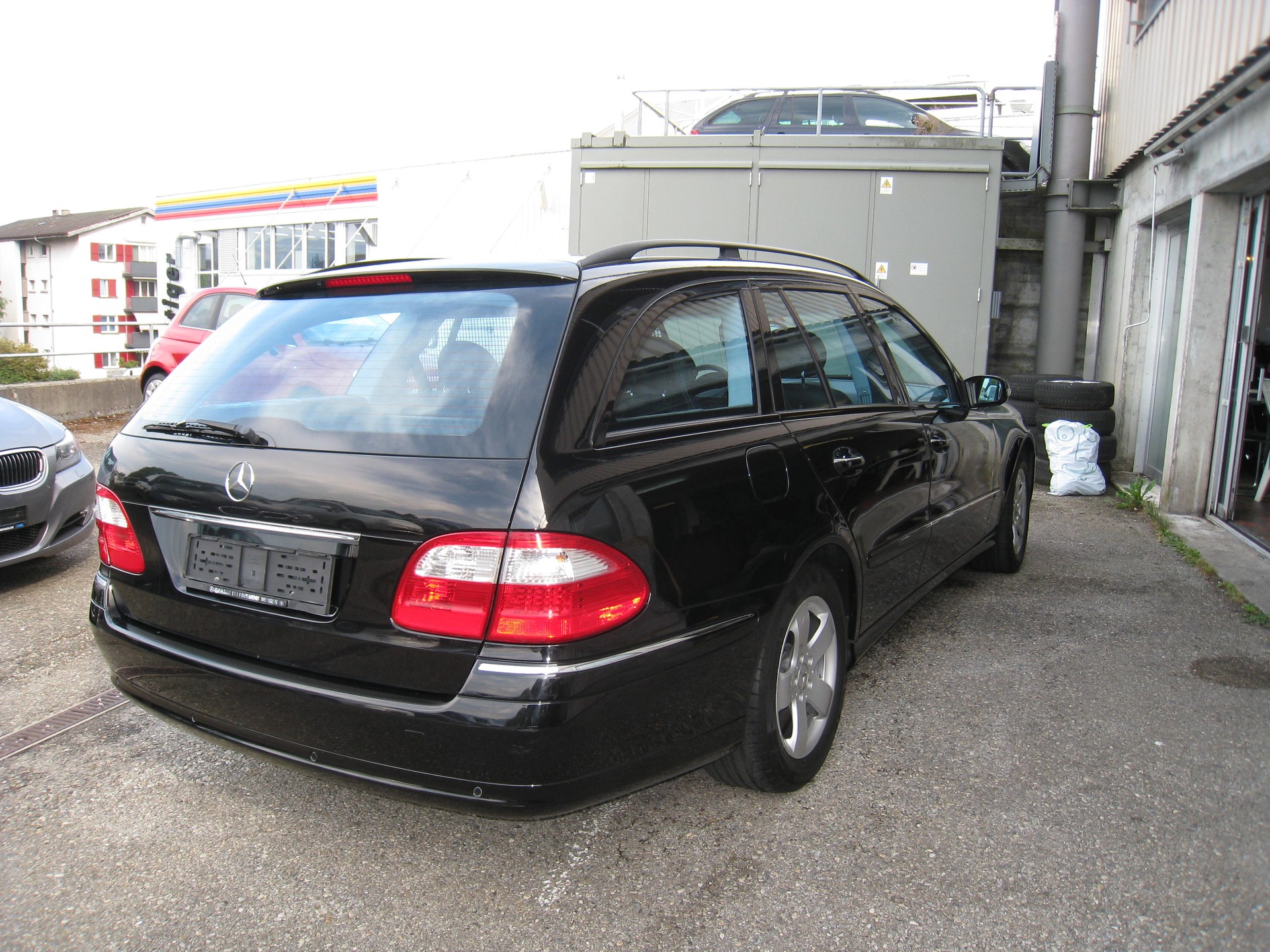 MERCEDES-BENZ E 320 Avantgarde 4Matic Automatic-image-5