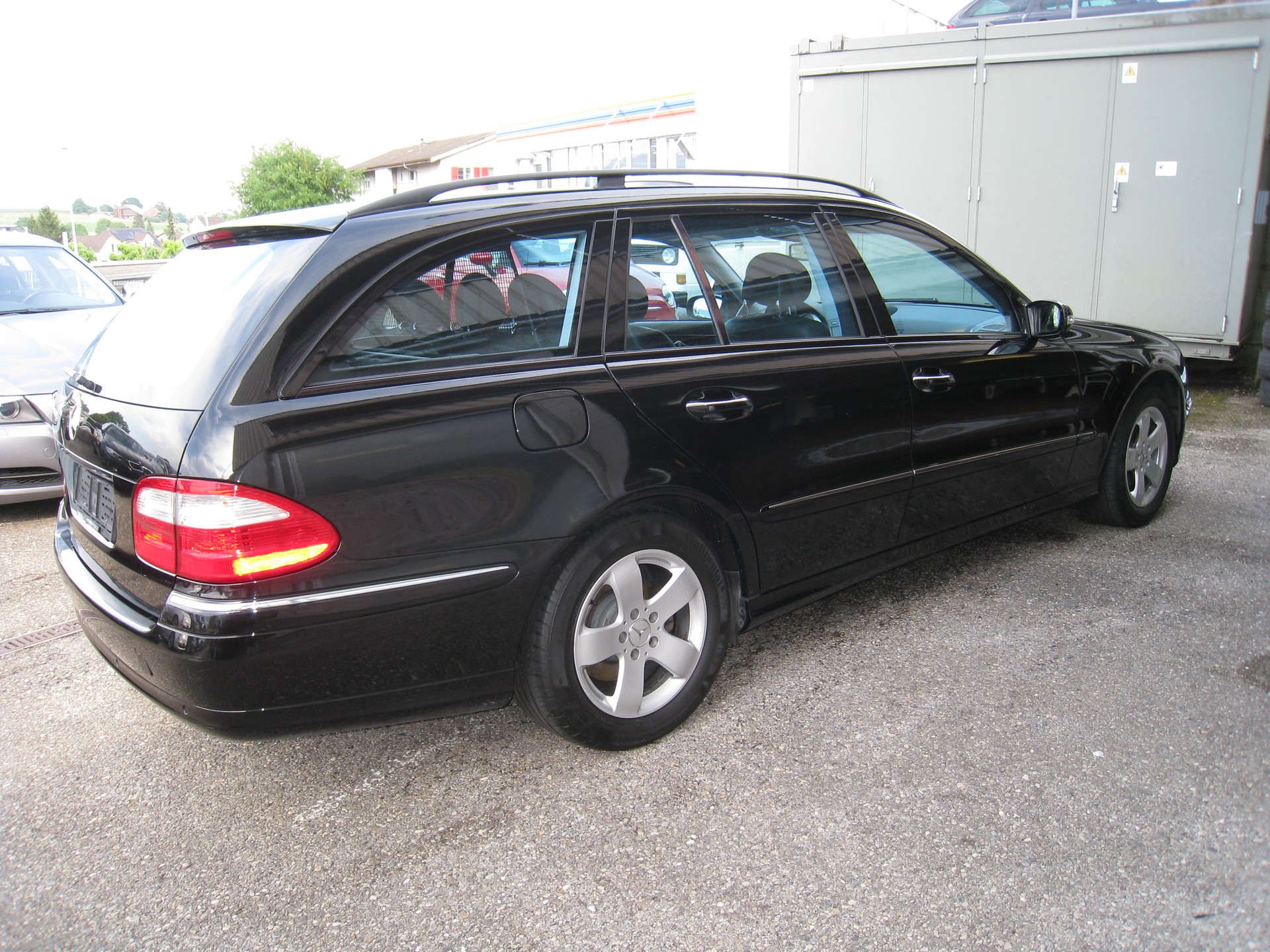 MERCEDES-BENZ E 320 Avantgarde 4Matic Automatic-image-9