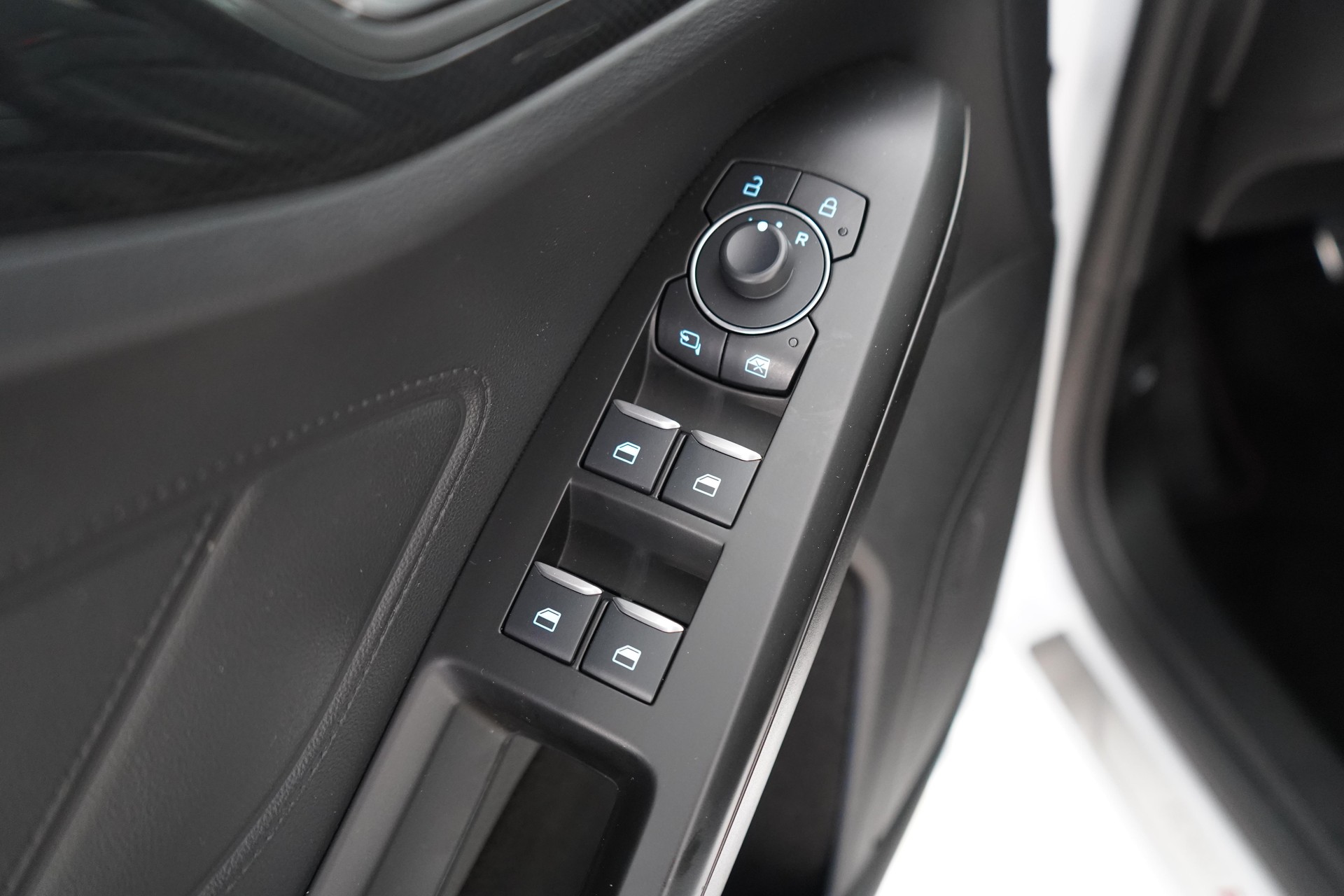 FORD Focus 2.3 EcoB ST X-image-15