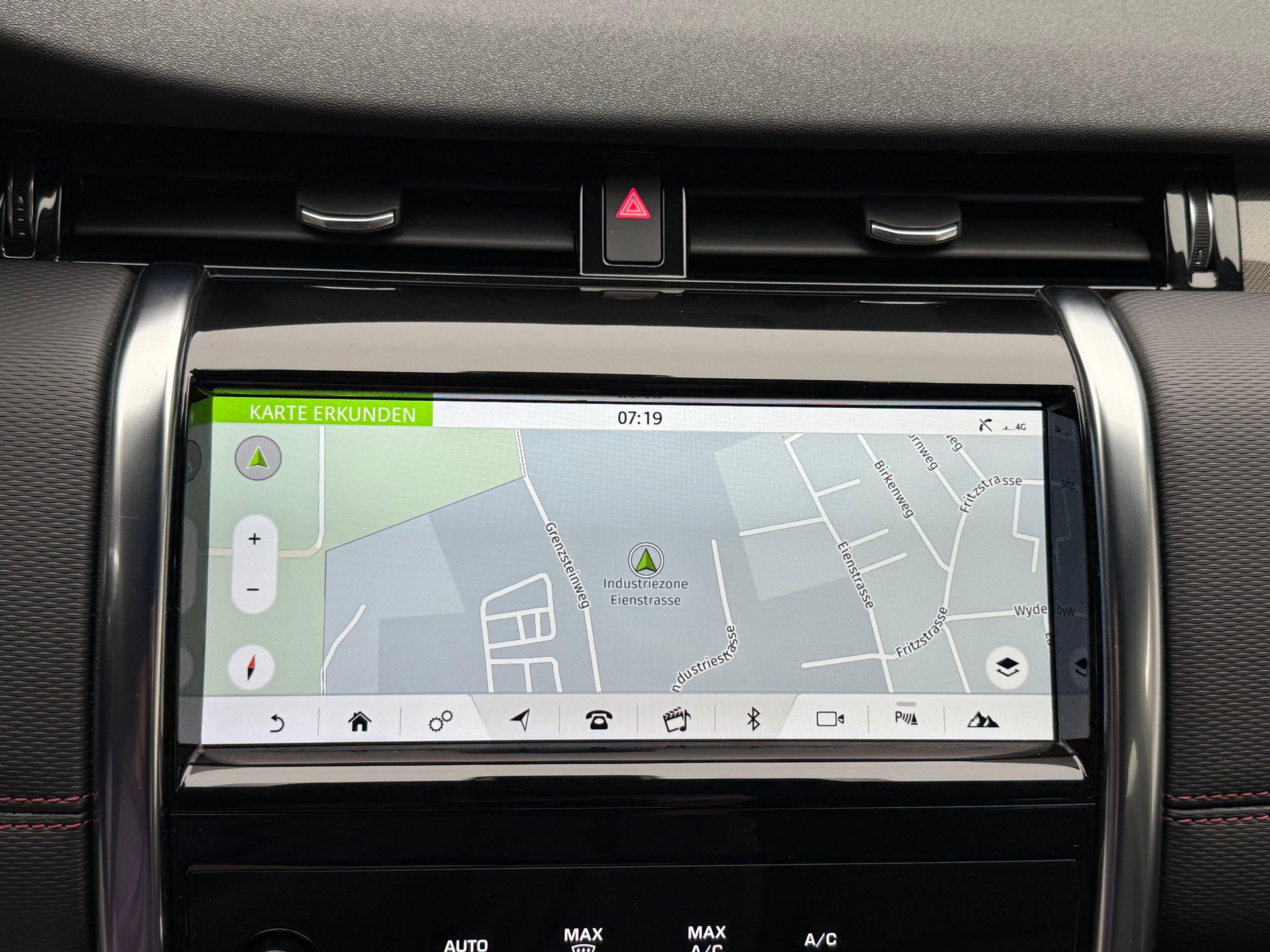 LAND ROVER Discovery Sport 2.0 Si4 R-Dynamic S-image-15