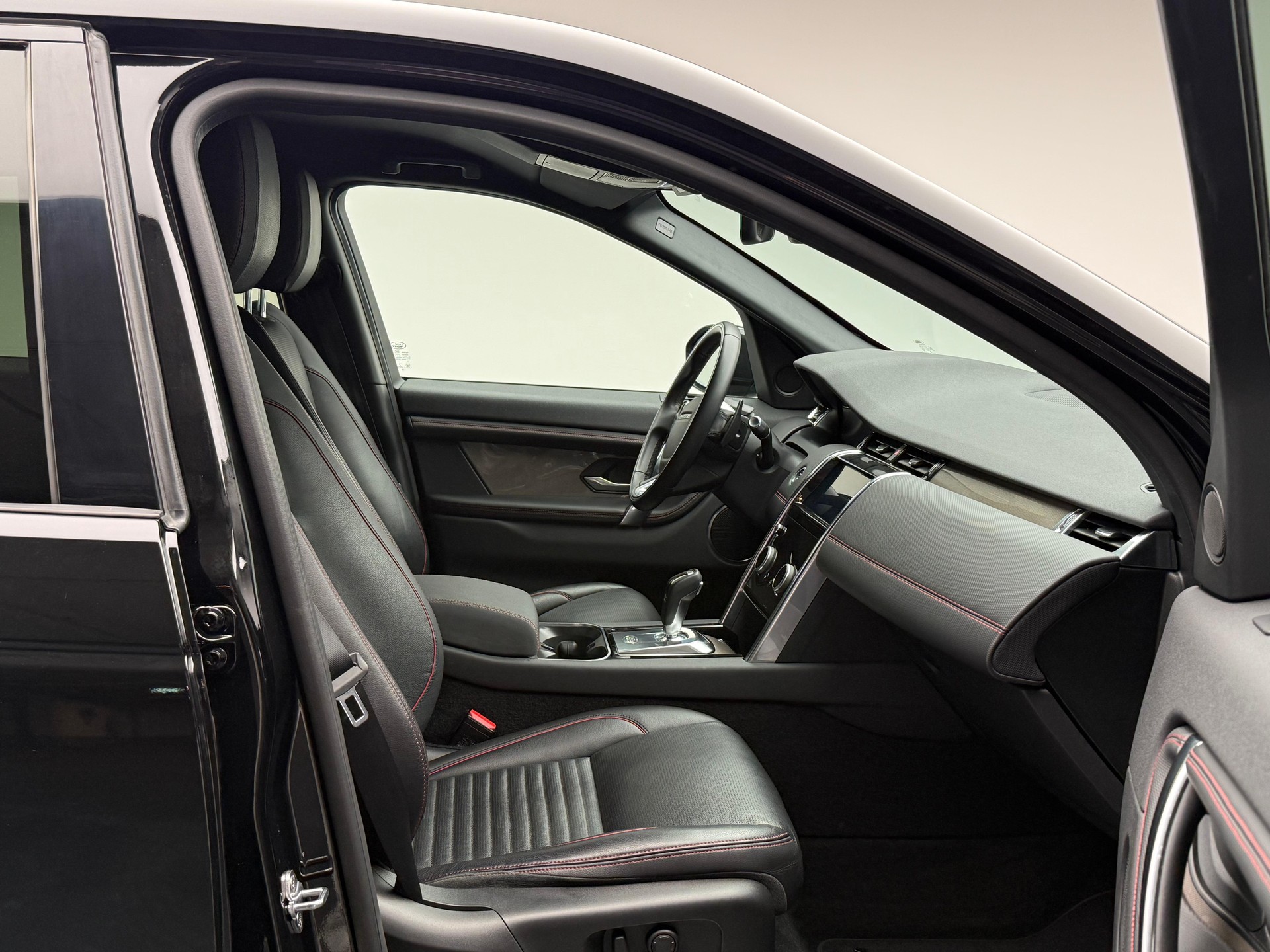 LAND ROVER Discovery Sport 2.0 Si4 R-Dynamic S-image-13