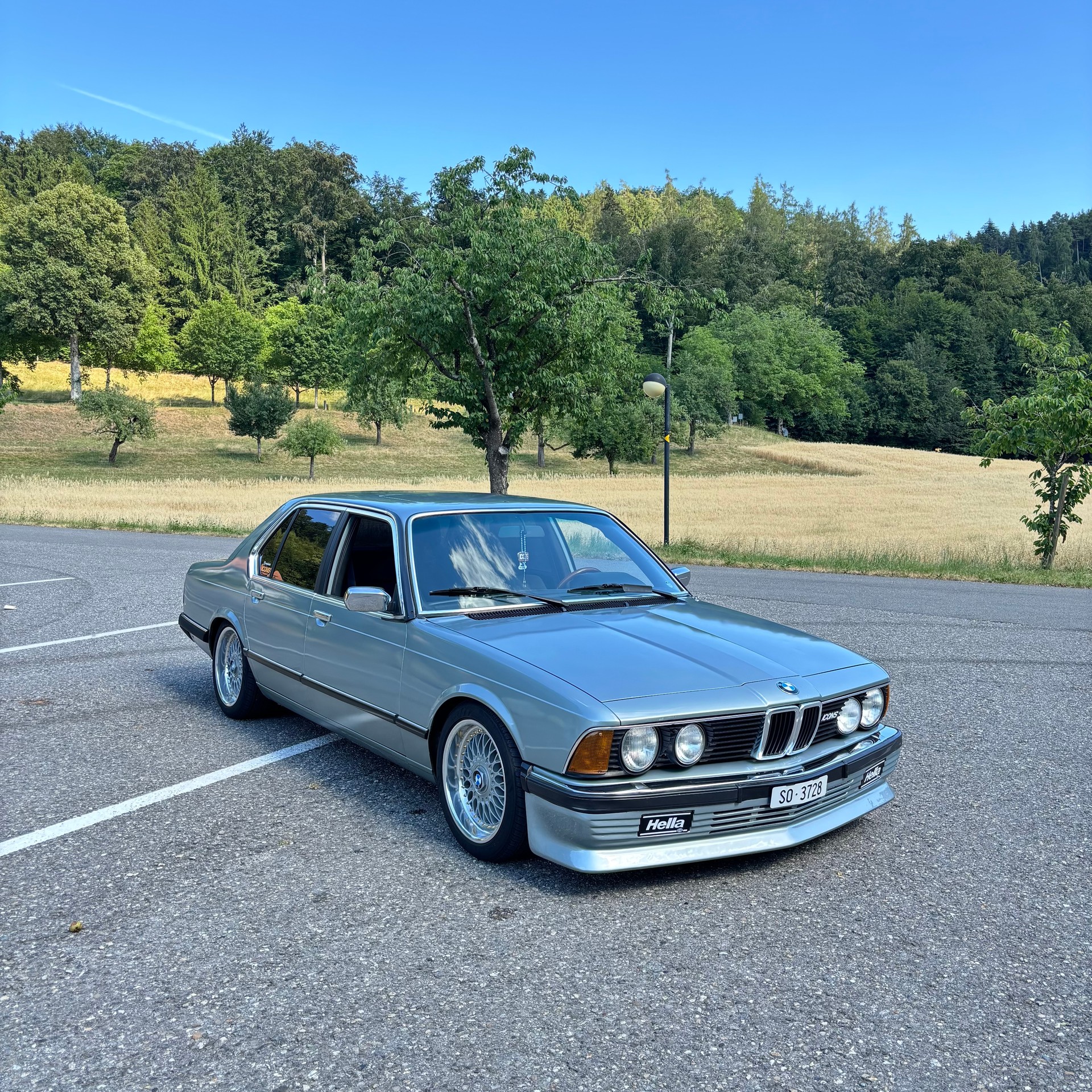 BMW 728i-image-0