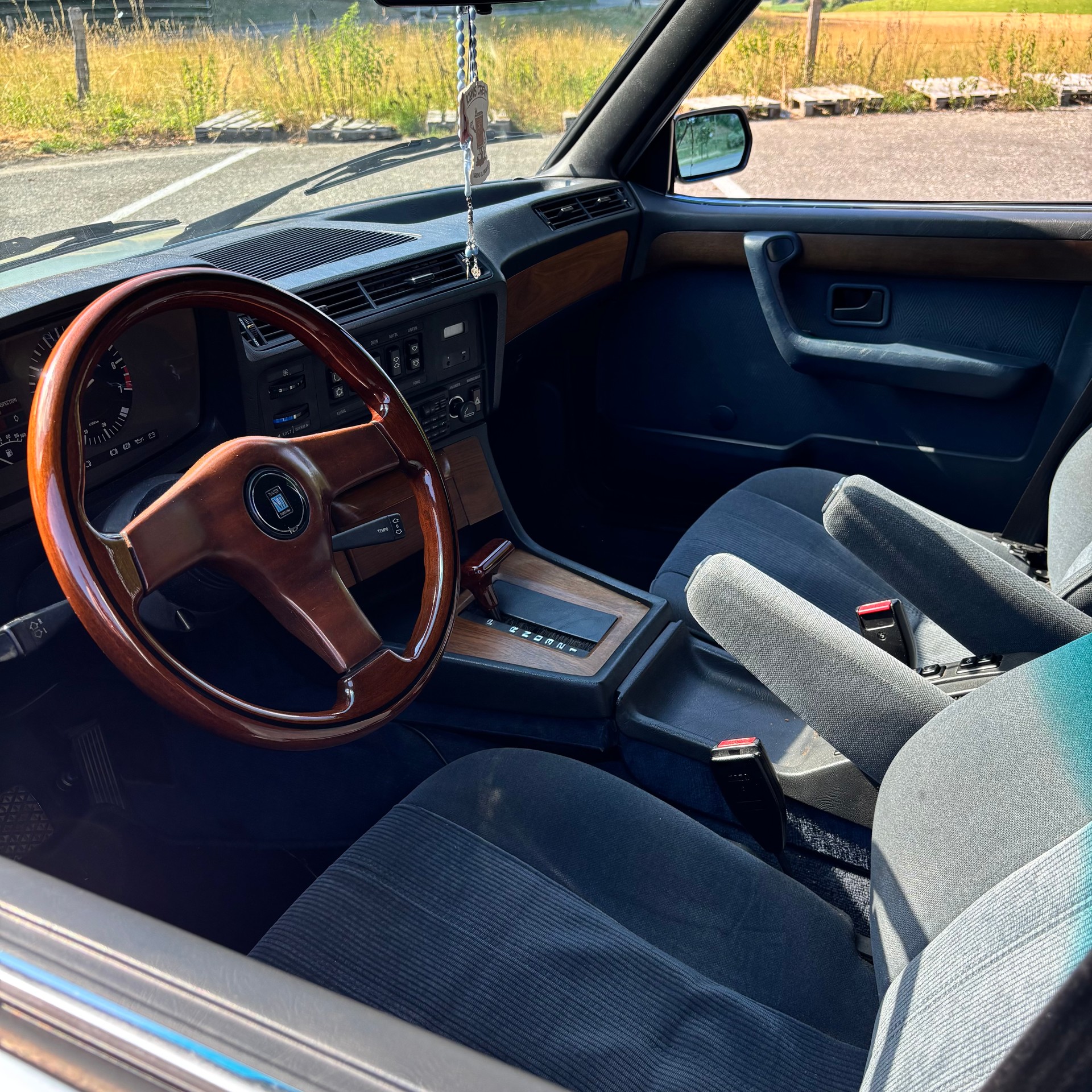 BMW 728i-image-4