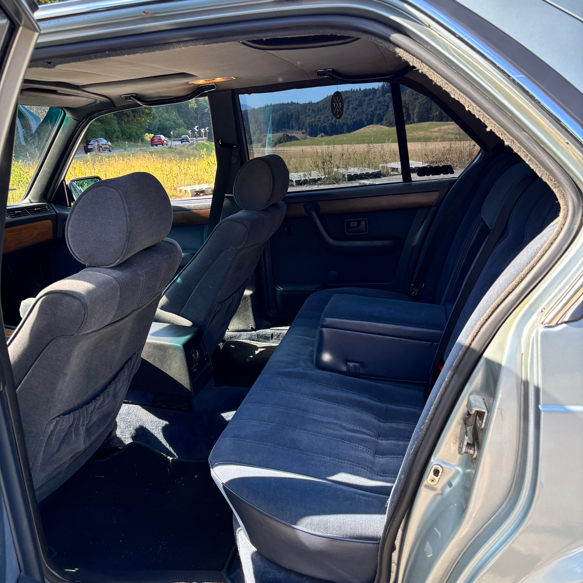 BMW 728i-image-5