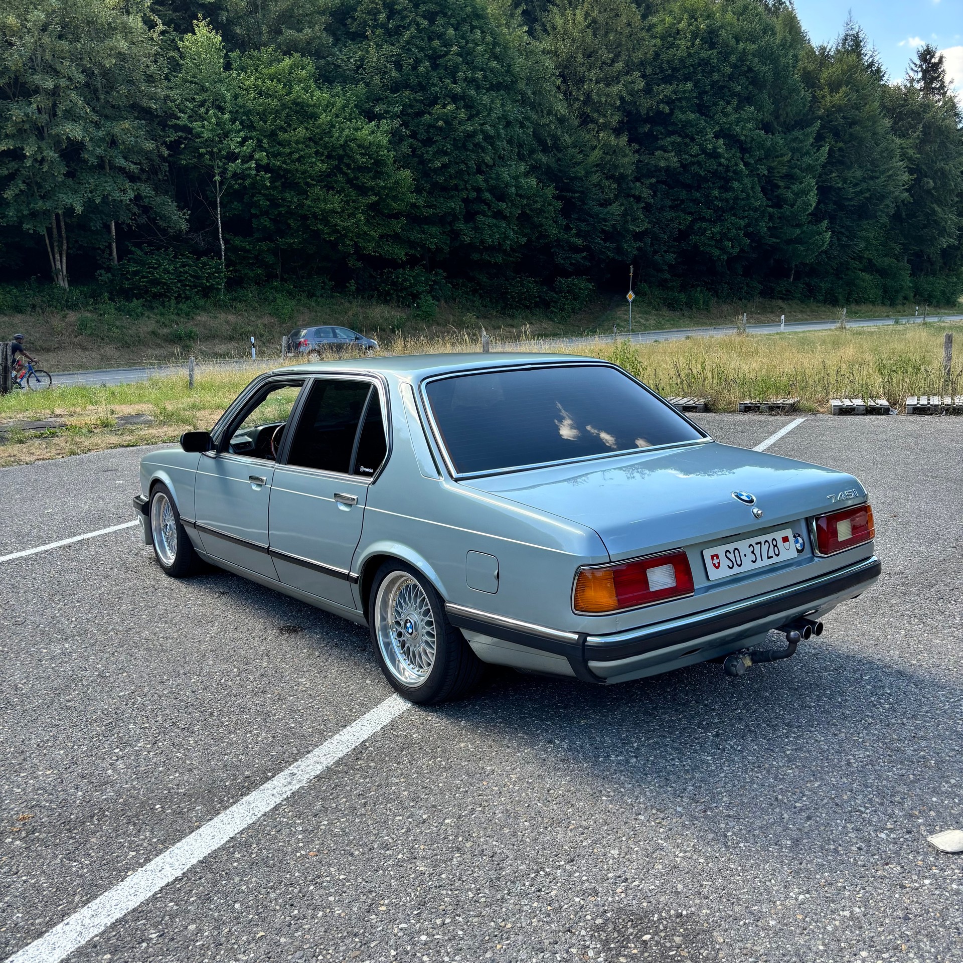 BMW 728i-image-2