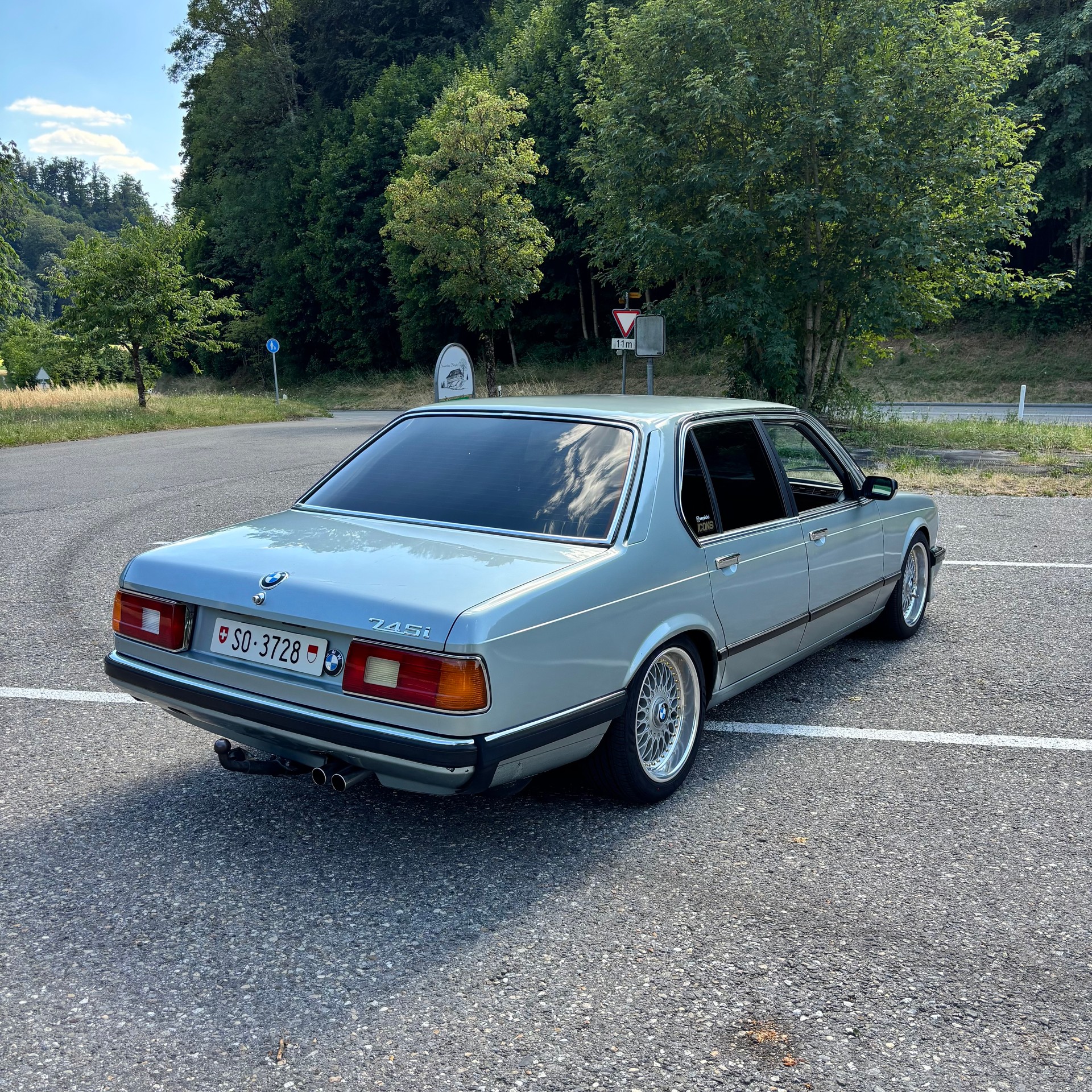 BMW 728i-image-3