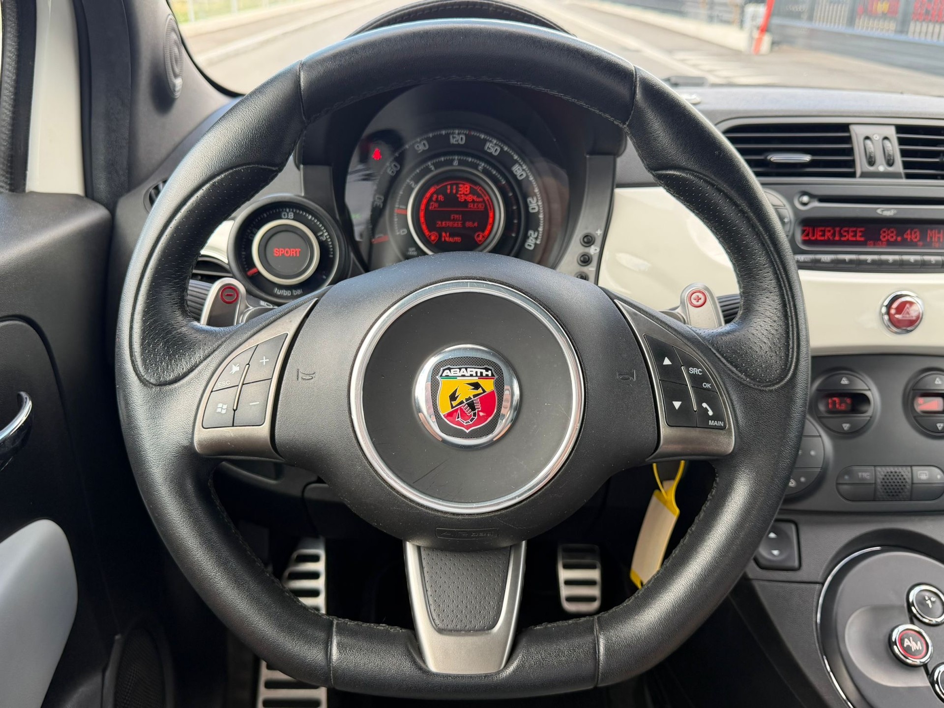 FIAT 500C 1.4 16V Turbo Abarth Dualogic-image-11