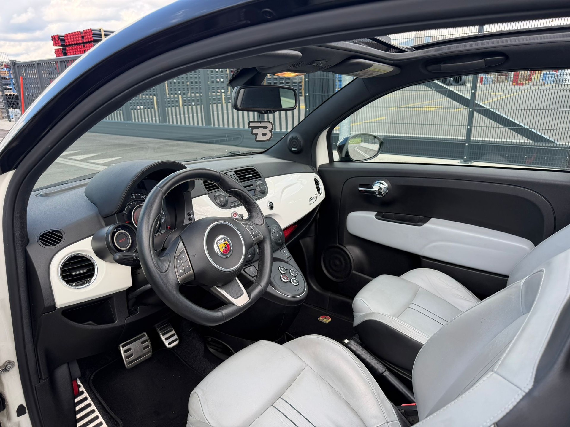 FIAT 500C 1.4 16V Turbo Abarth Dualogic-image-8