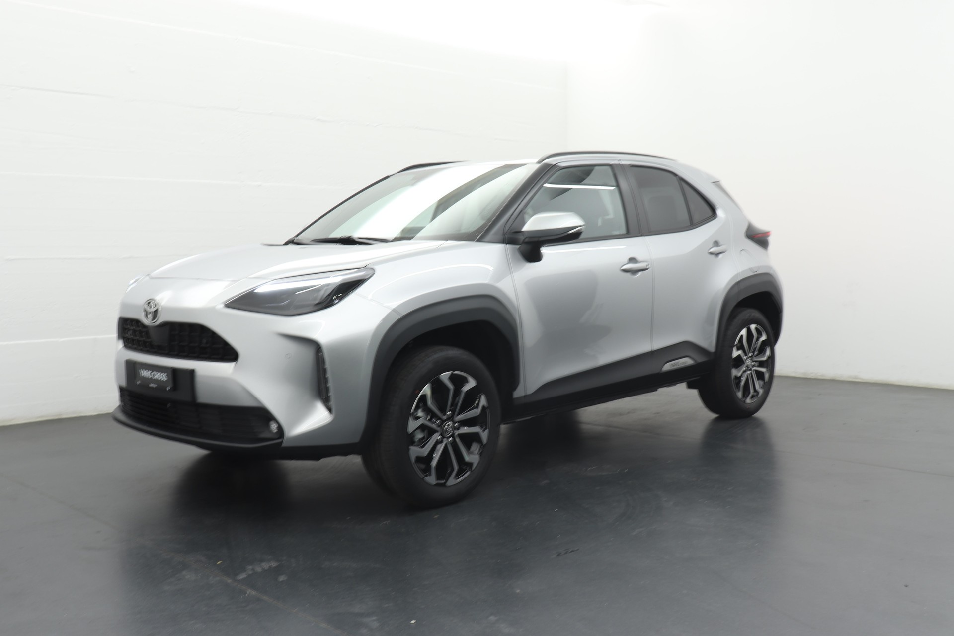 TOYOTA Yaris Cross 1.5 VVT-i HSD Trend AWD-i-showroom-element-1