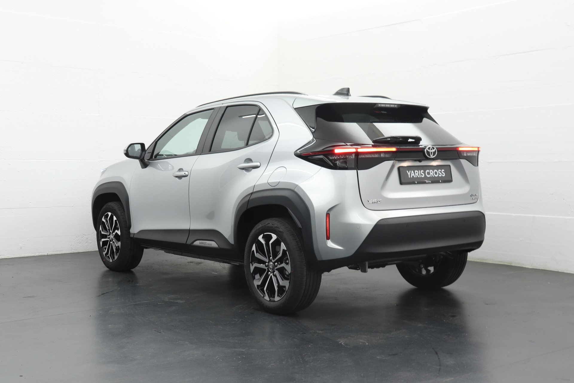 TOYOTA Yaris Cross 1.5 VVT-i HSD Trend AWD-i-image-6