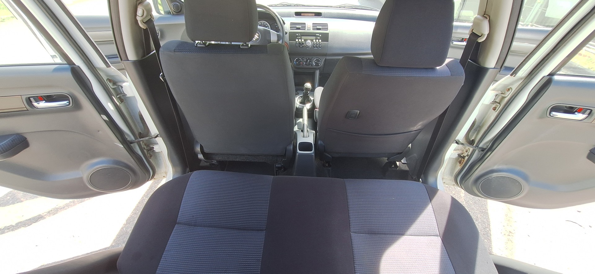 SUZUKI Swift 1.3i 16V GL Top 4x4-image-21
