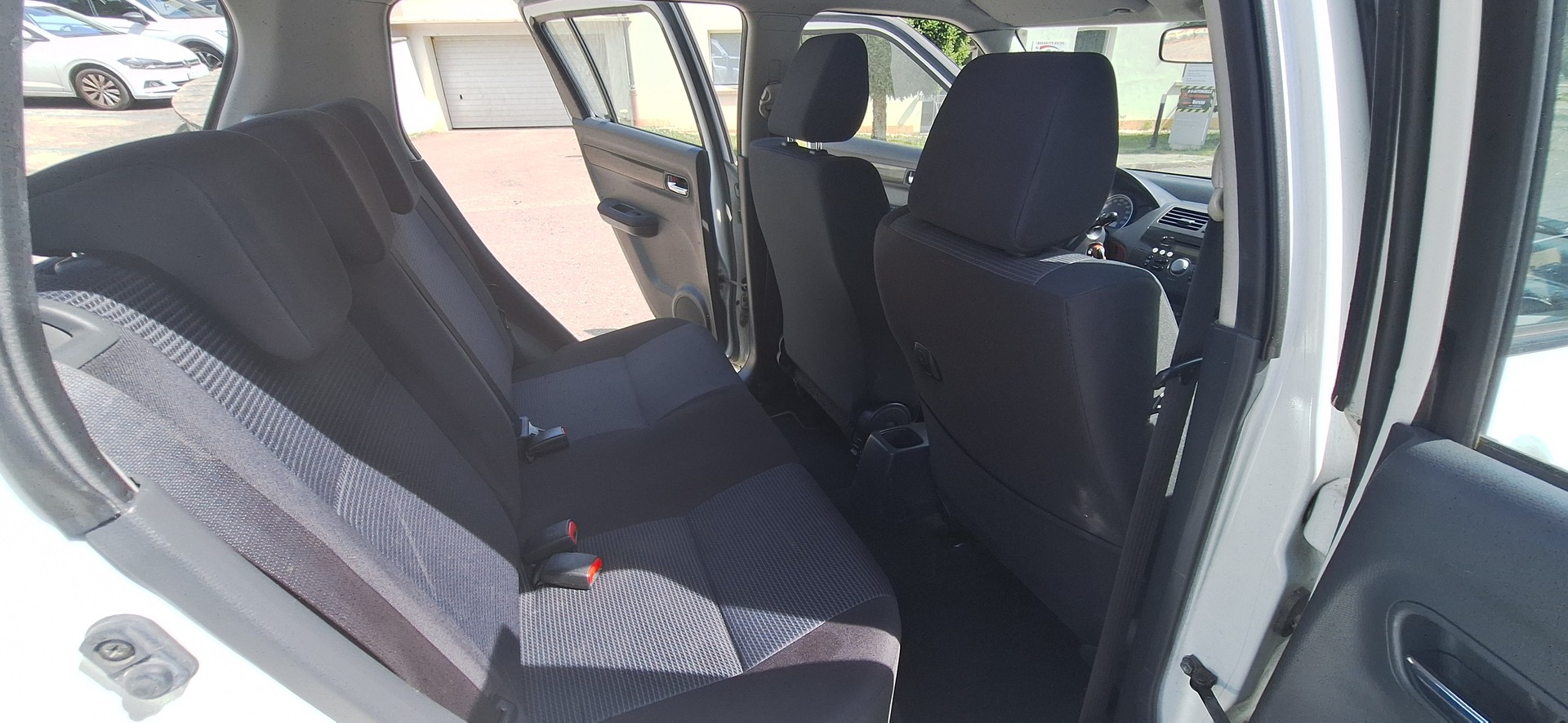 SUZUKI Swift 1.3i 16V GL Top 4x4-image-11
