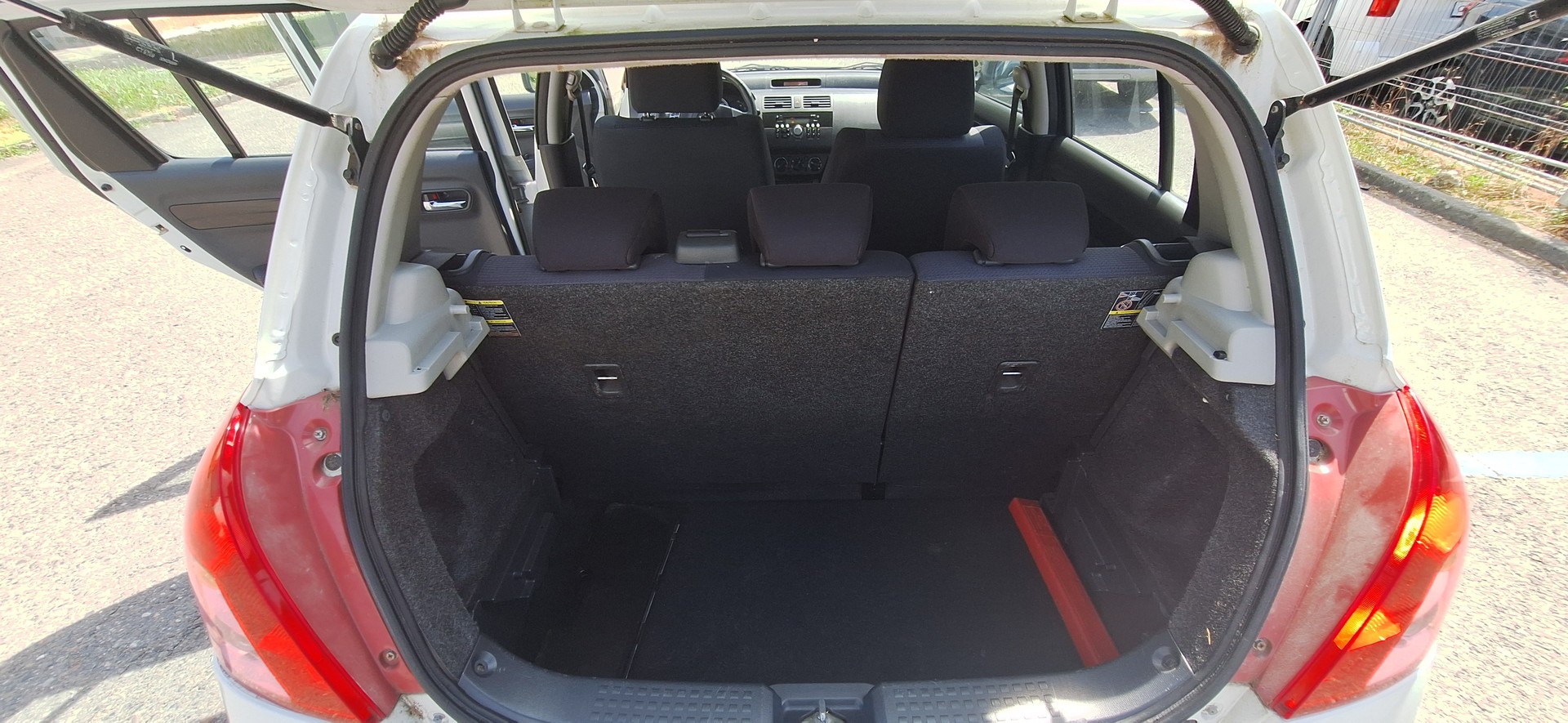 SUZUKI Swift 1.3i 16V GL Top 4x4-image-10